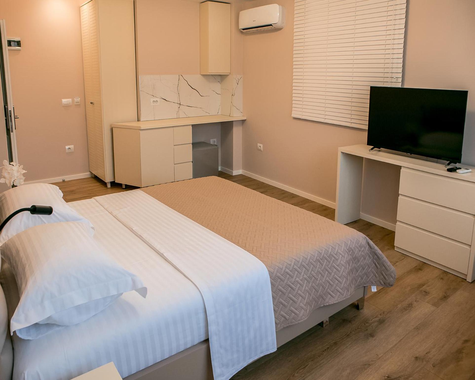 Large Double Room photo 2