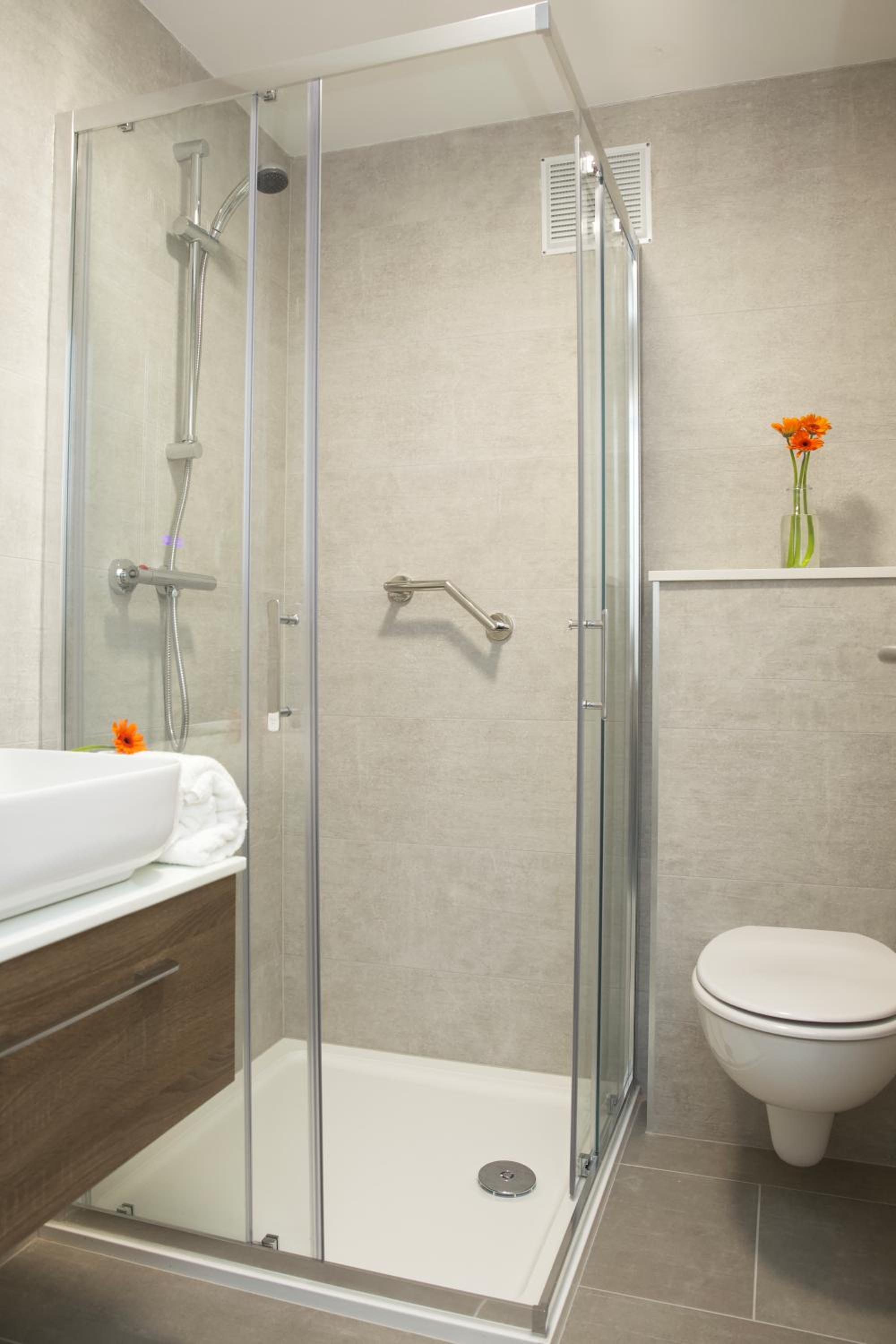 One-Bedroom Apartment - Photo 4