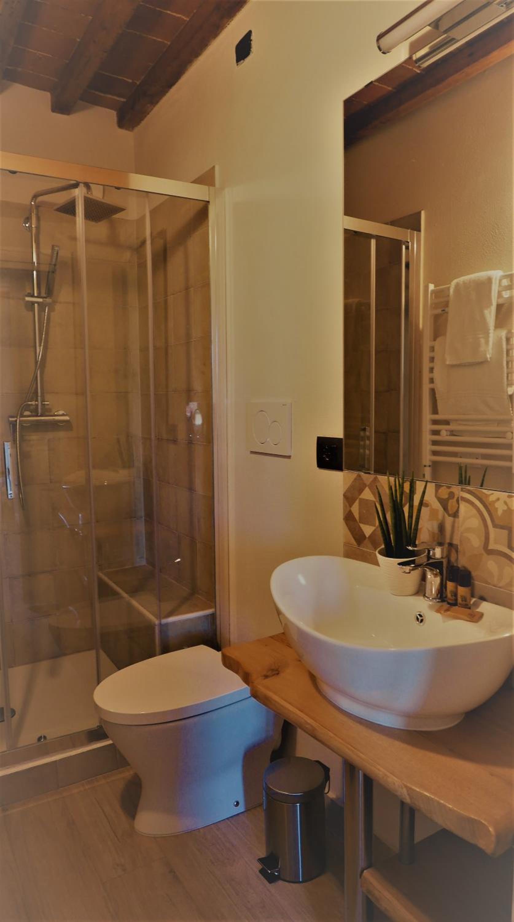 Family Room with Private Bathroom photo 2