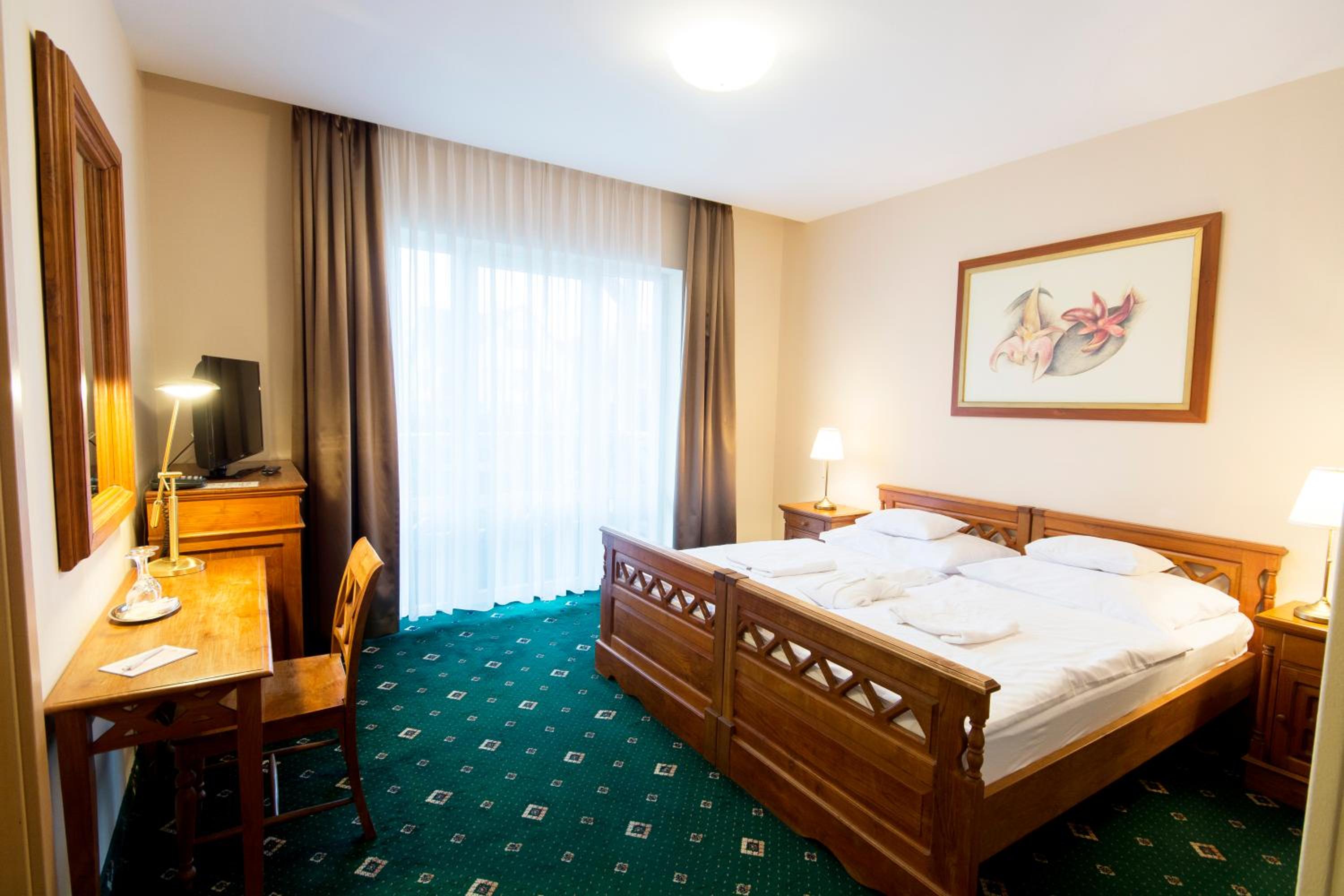Standard Double or Twin Room photo 1