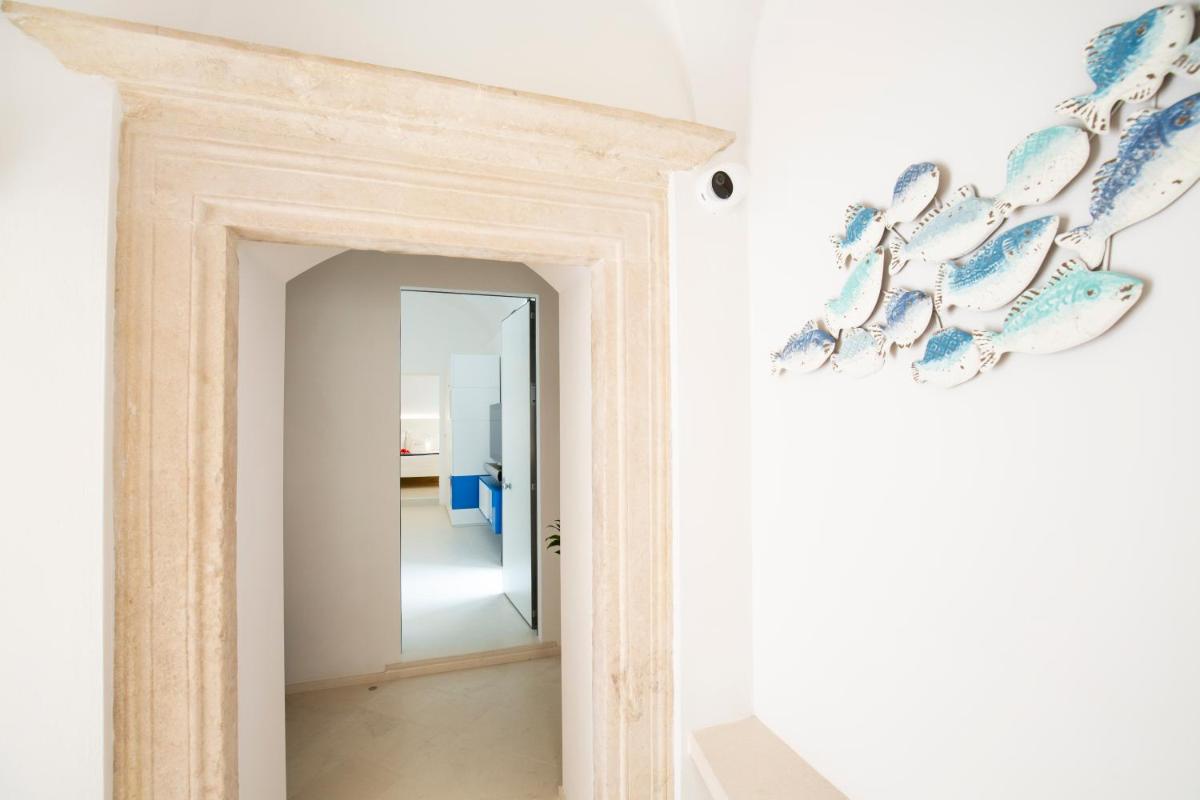 Apartment with Balcony photo 2
