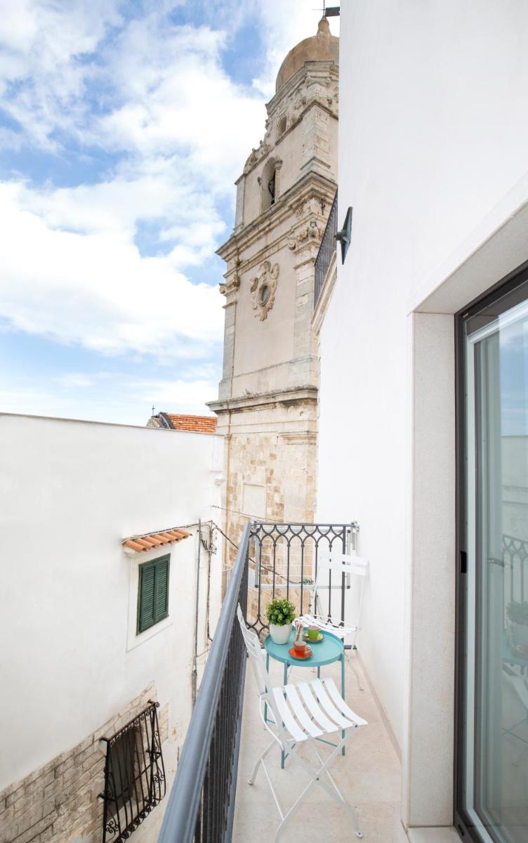 Apartment with Balcony photo 3