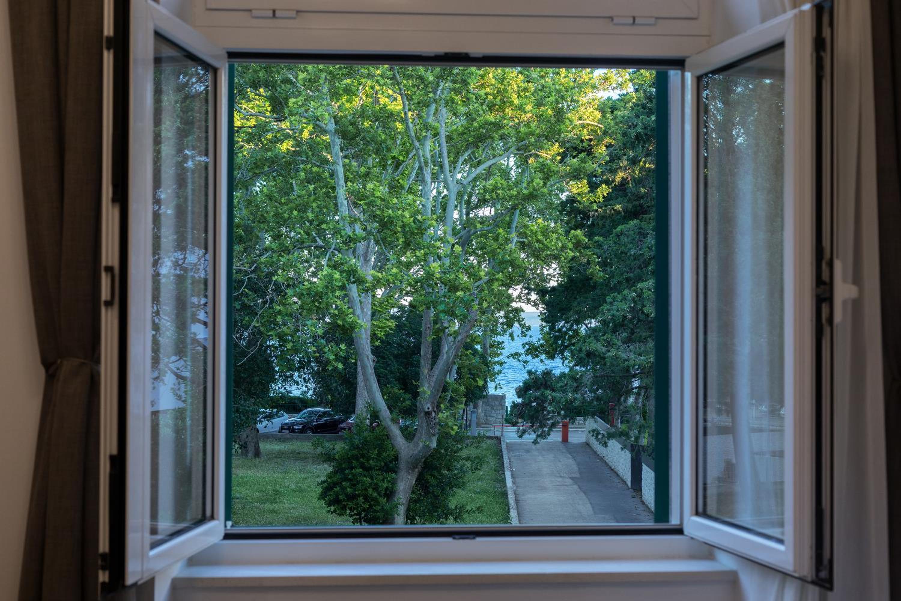 Deluxe Double or Twin Room with Sea View - Photo 3