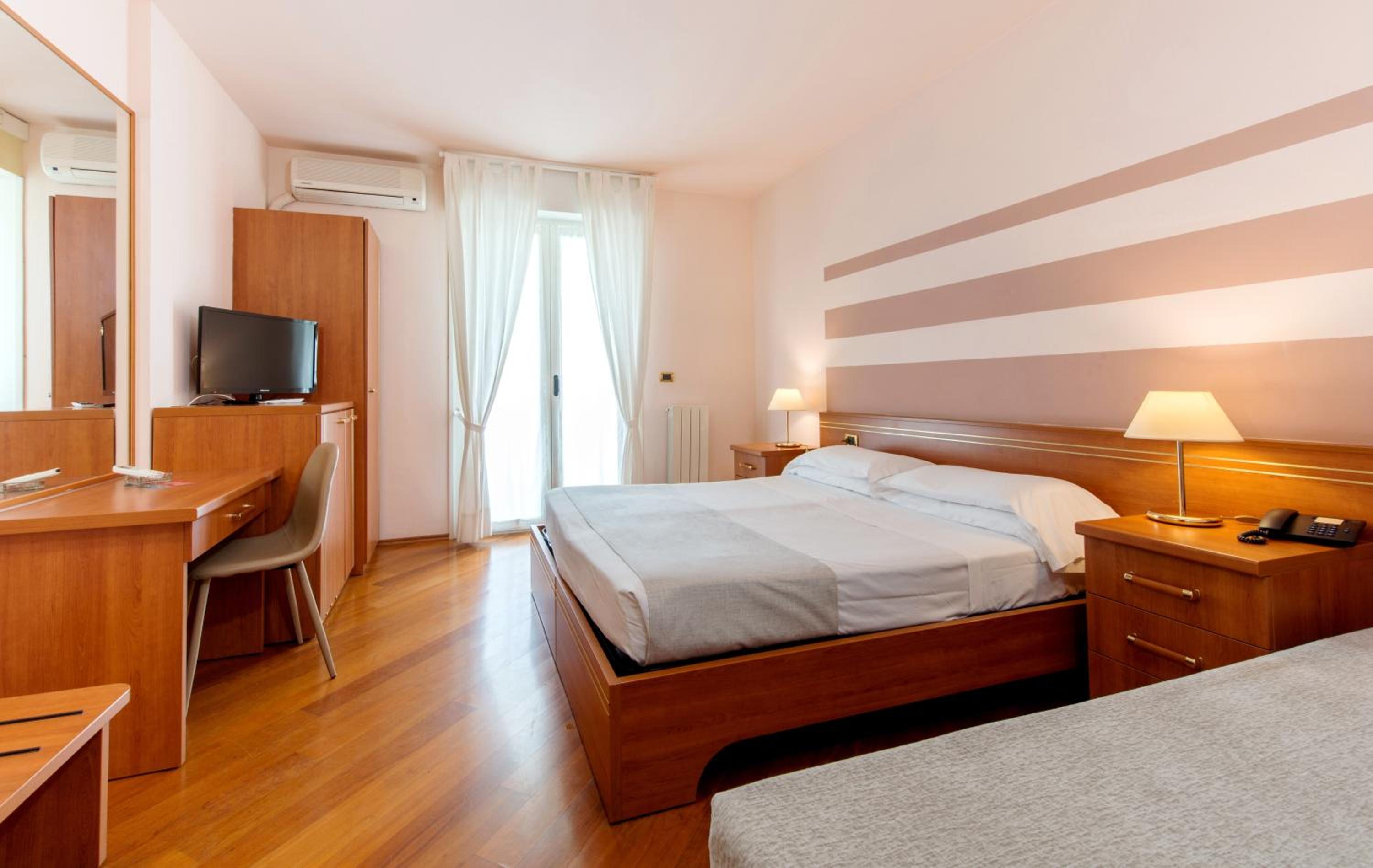 Double Room - Photo 5