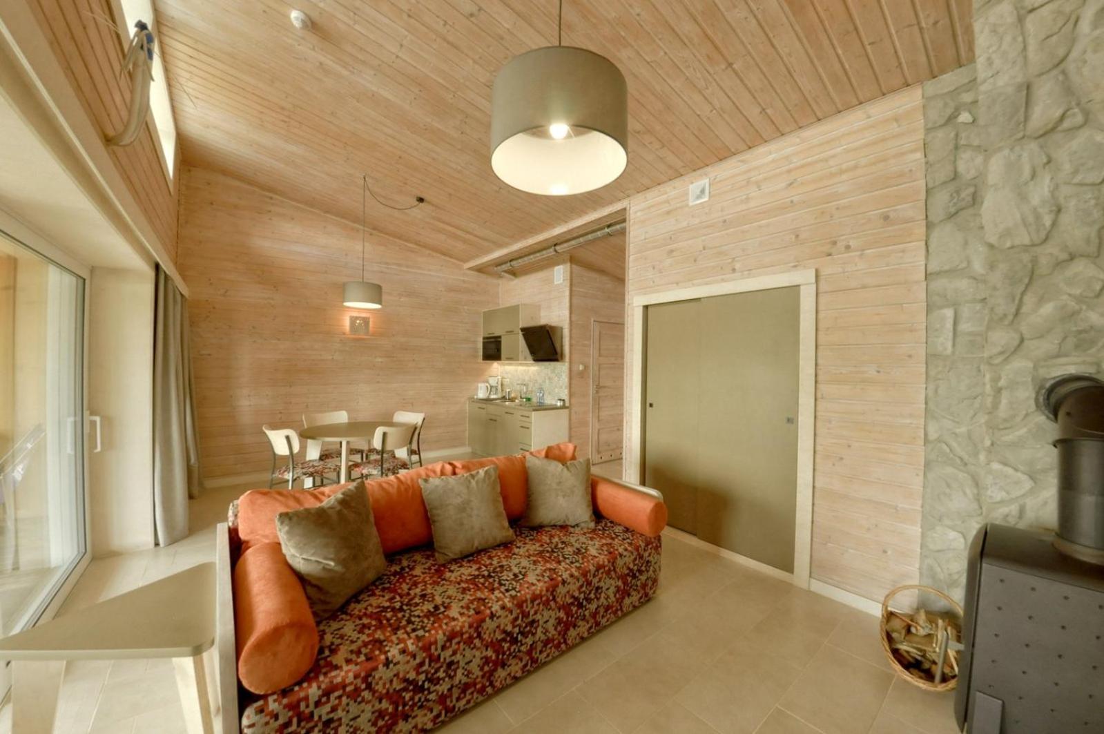 One-Bedroom Apartment with Lake View - Photo 10