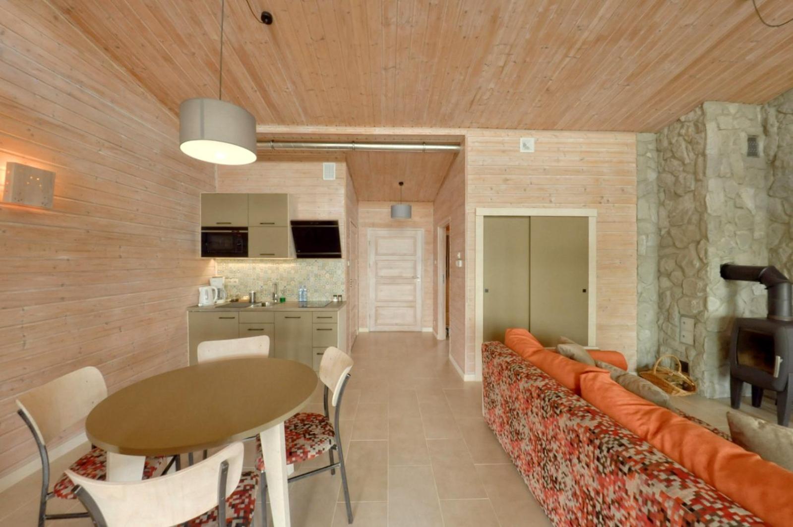 One-Bedroom Apartment with Lake View - Photo 9