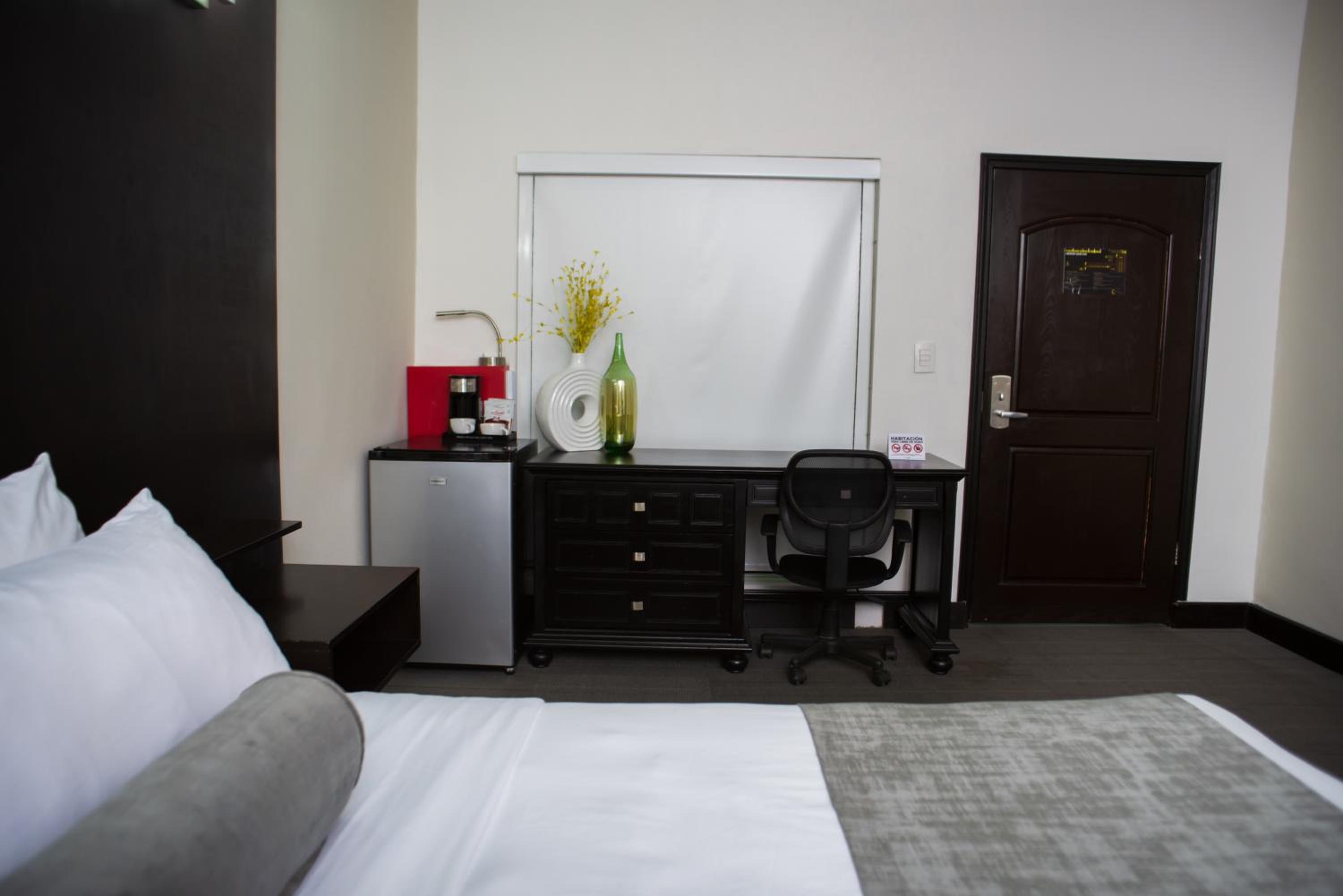 Standard Queen Room