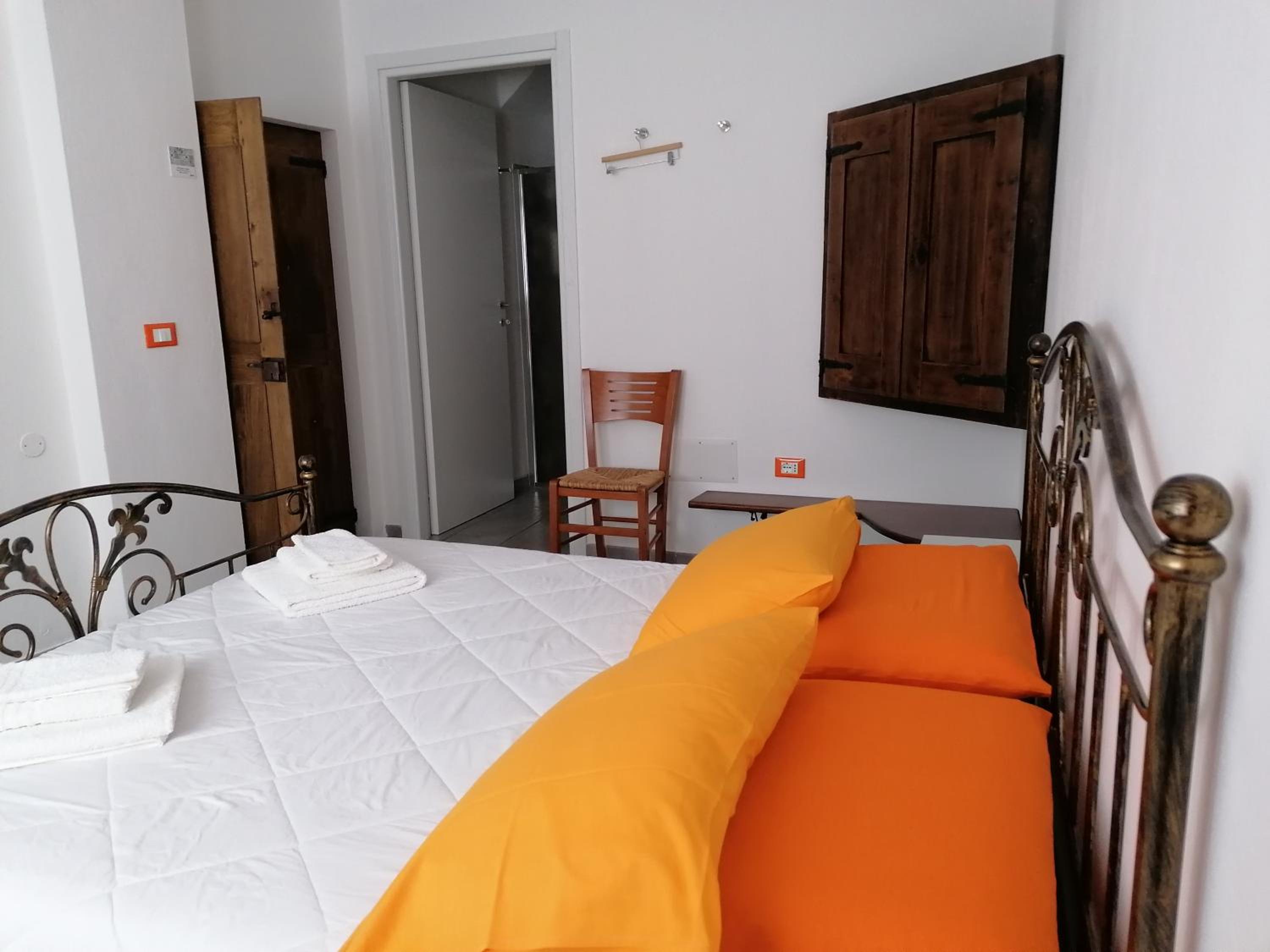 Economy Double Room - Photo 4