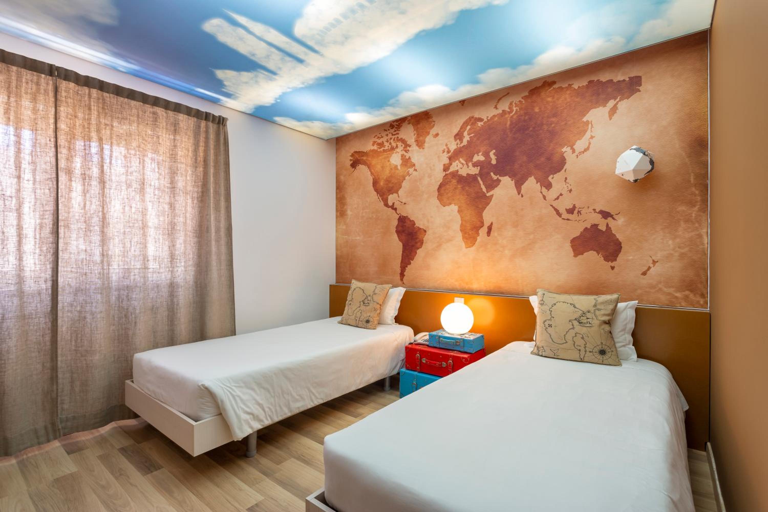 Themed Twin Room - Around the World - Photo 2