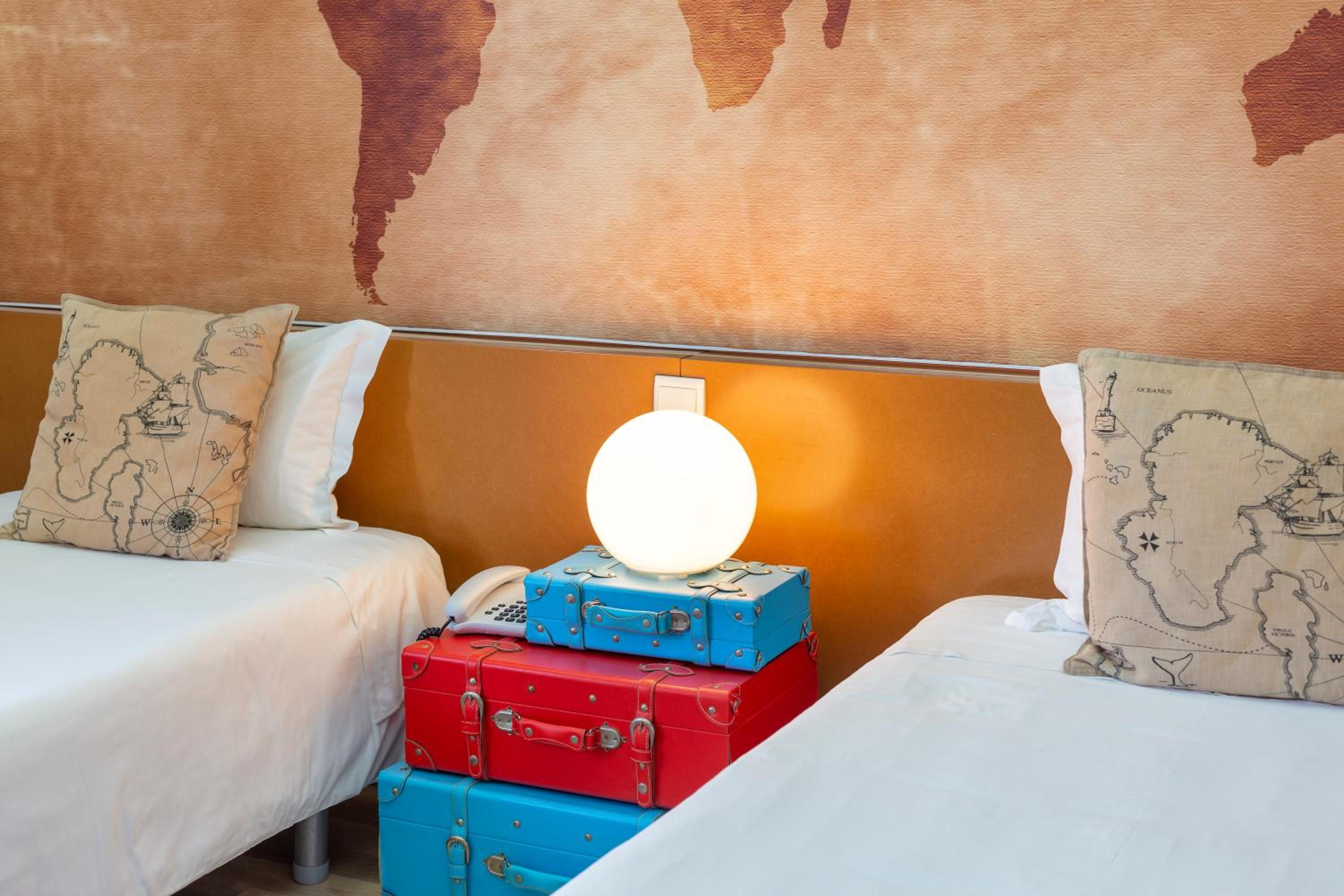 Themed Twin Room - Around the World - Photo 3