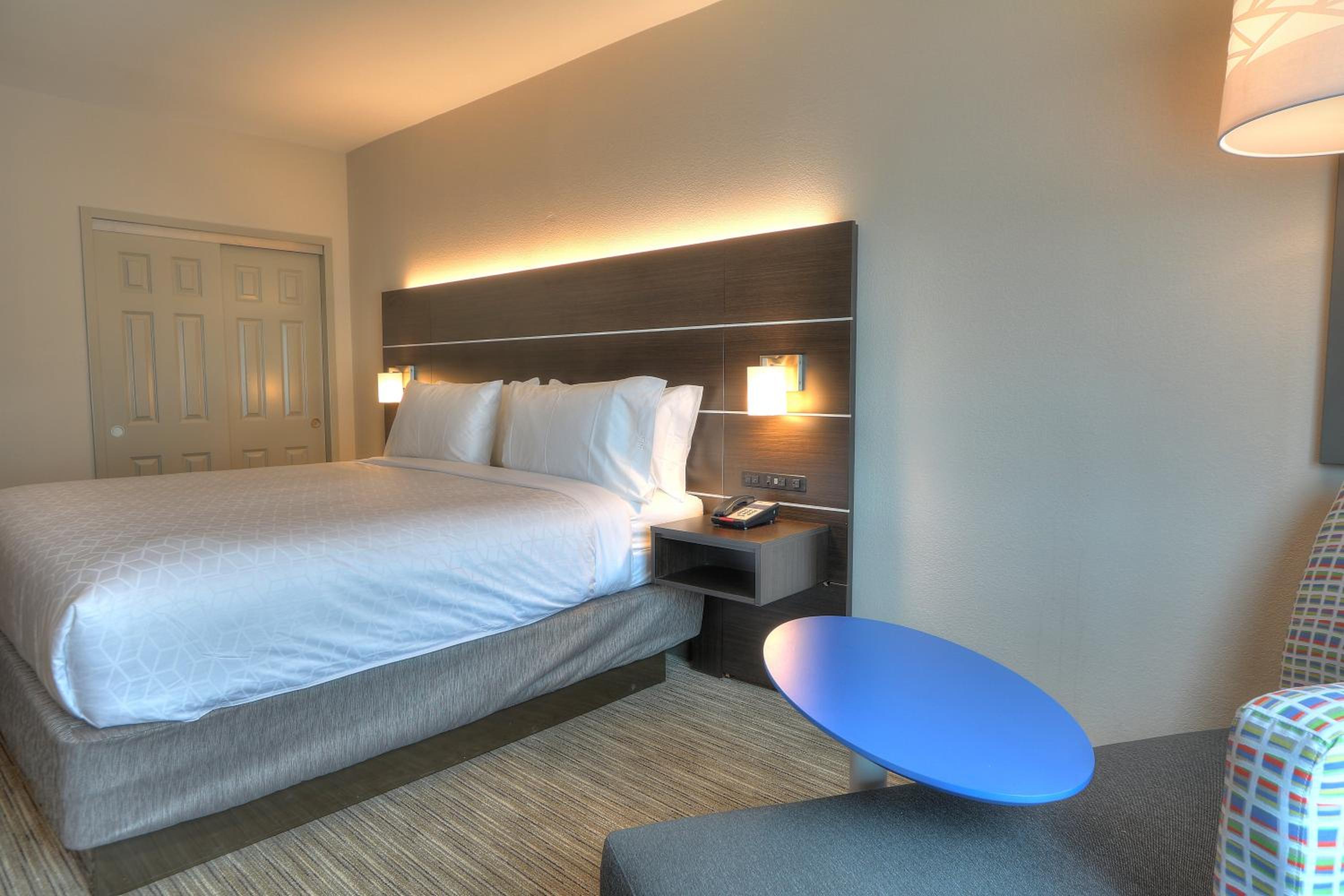 Standard King Room - Photo 1