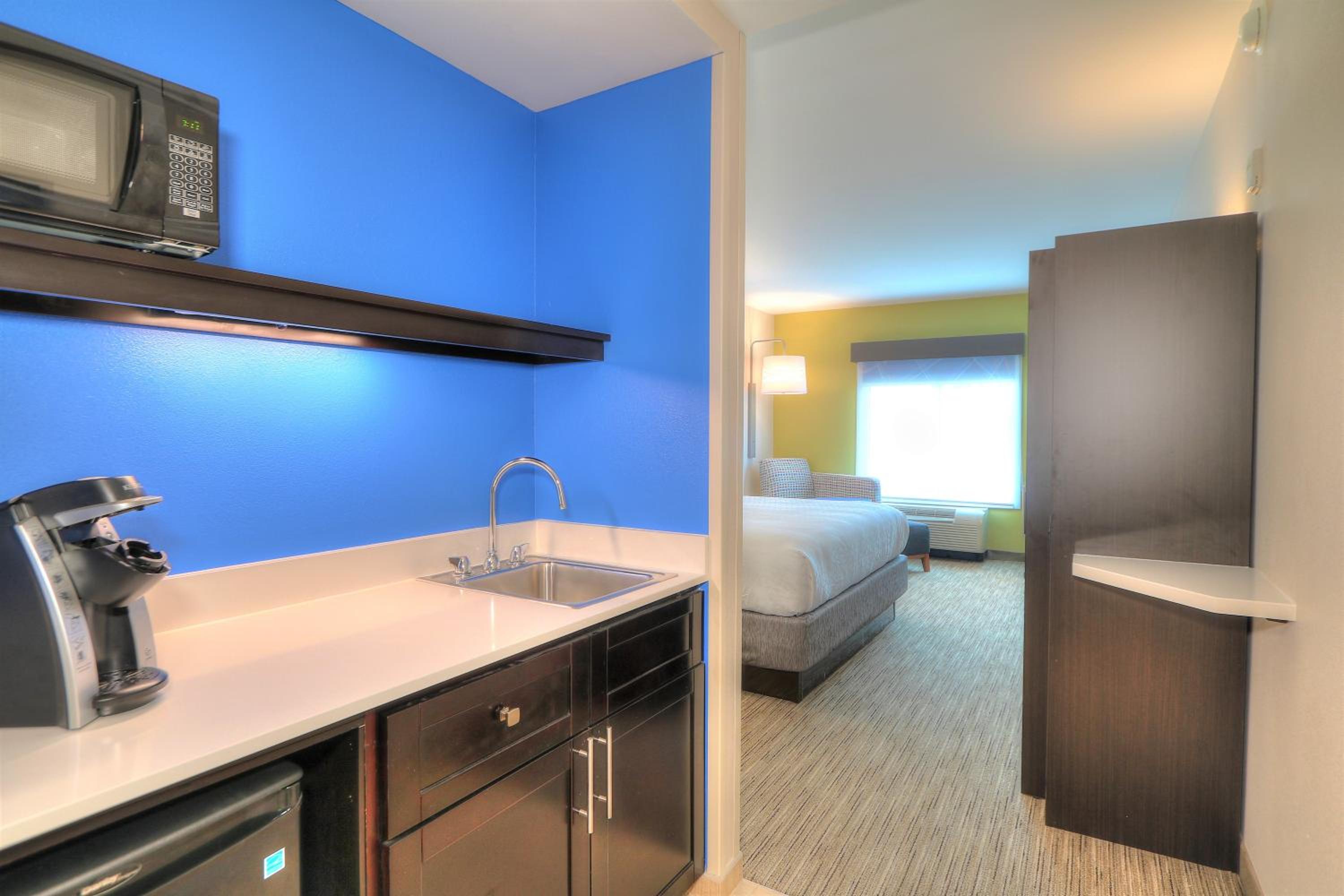 Standard King Room - Photo 2