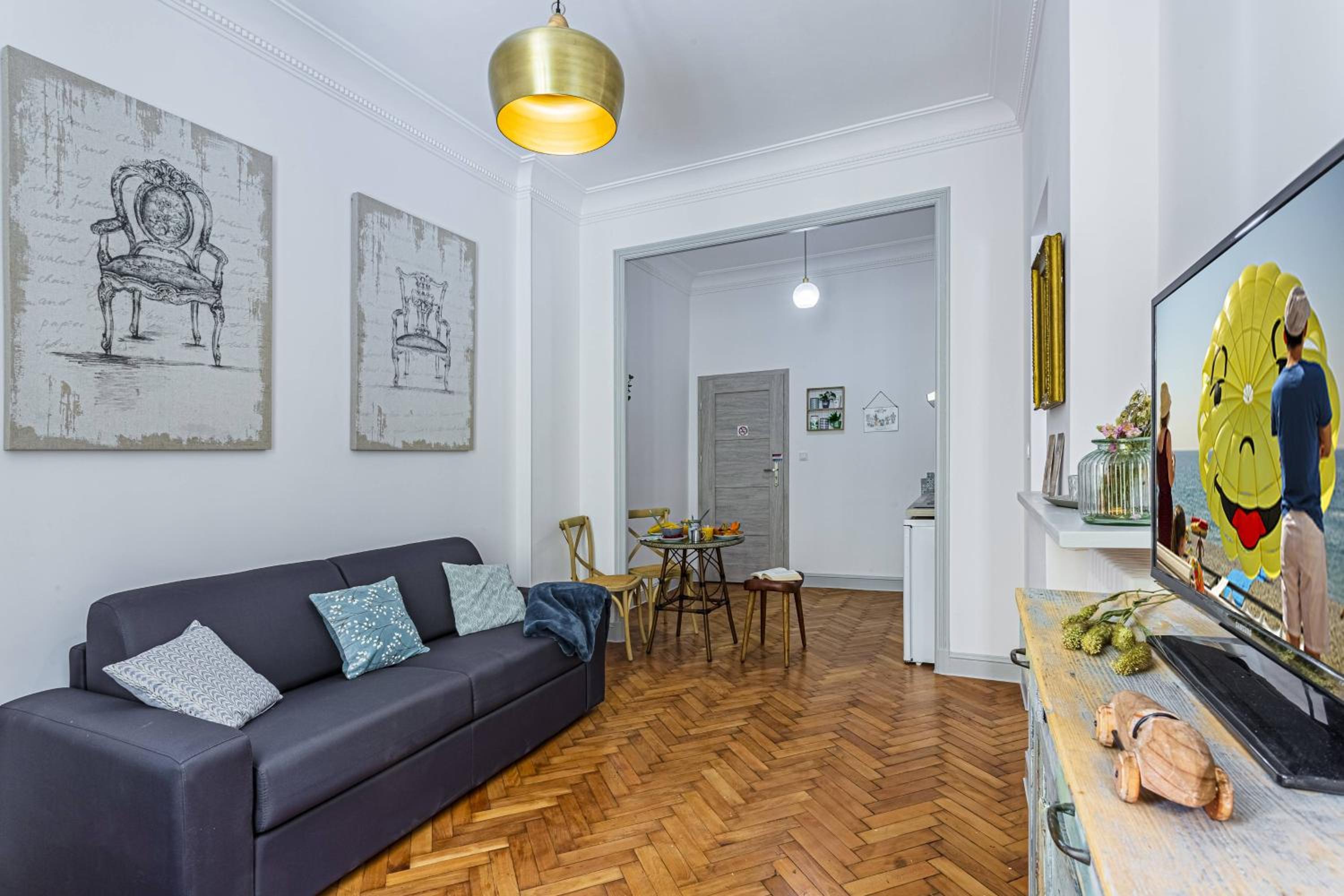One-Bedroom Apartment