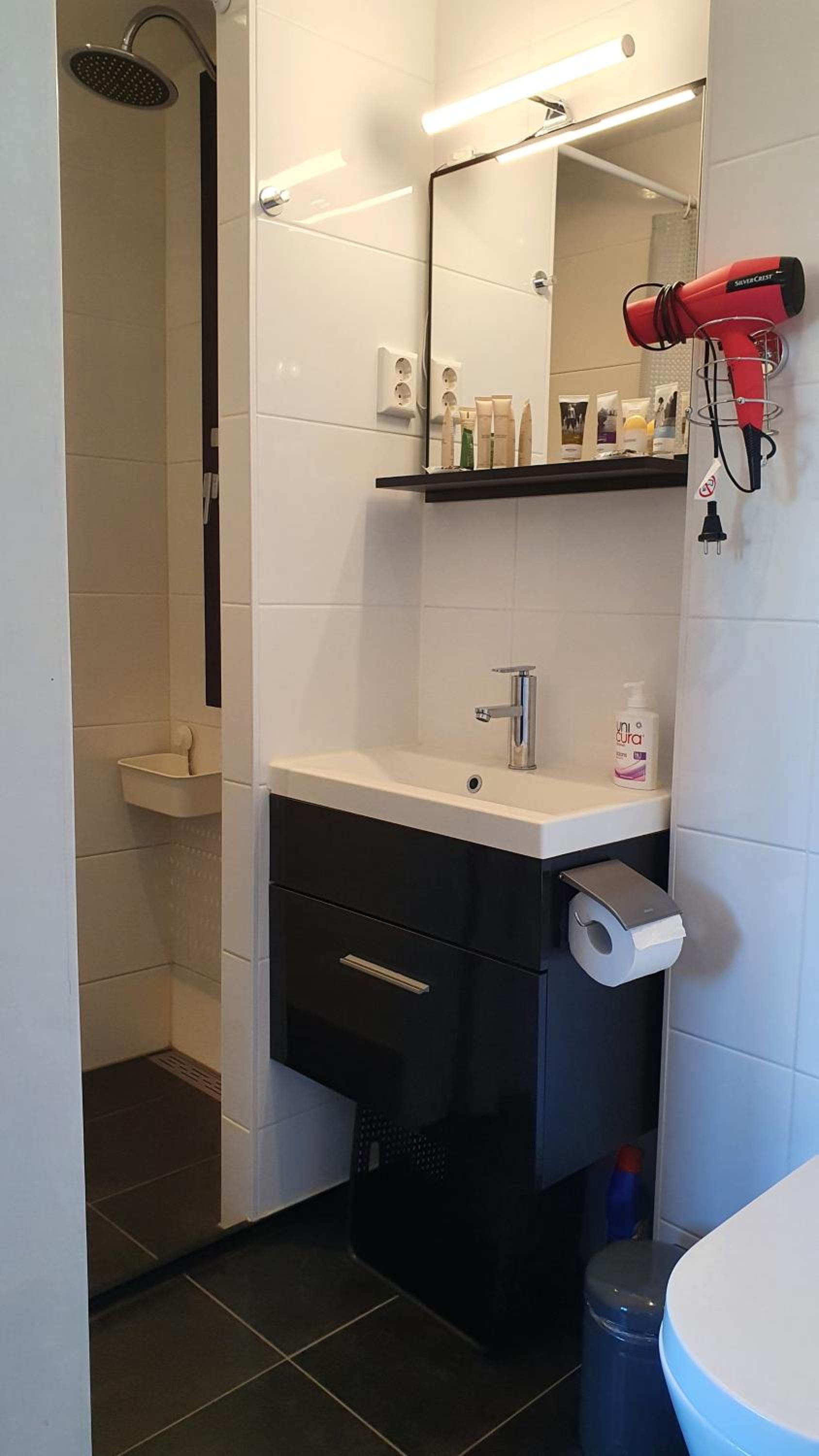 Large Double Room - Photo 8