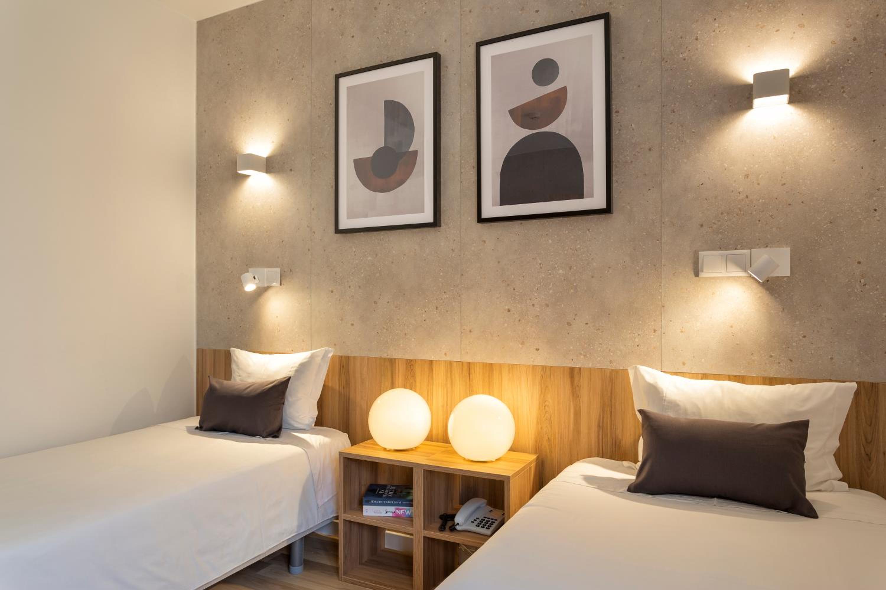 Standard Twin Room - Photo 8