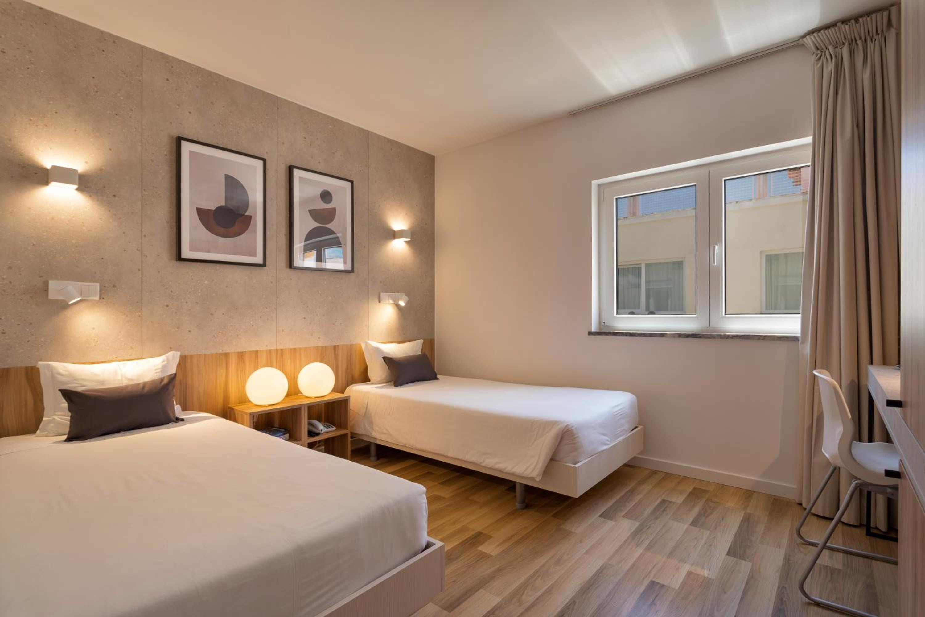 Standard Twin Room - Photo 1
