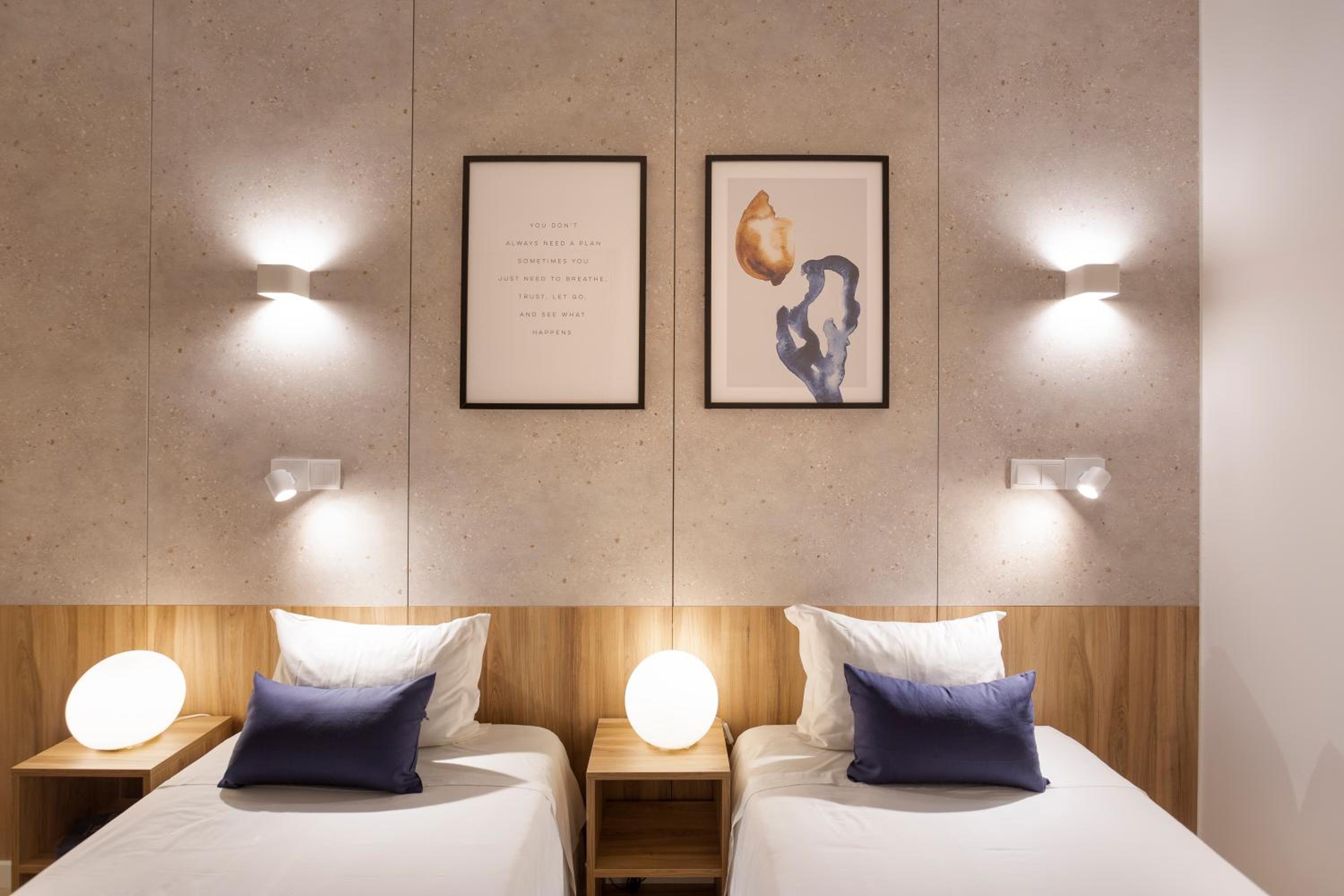 Standard Twin Room - Photo 6