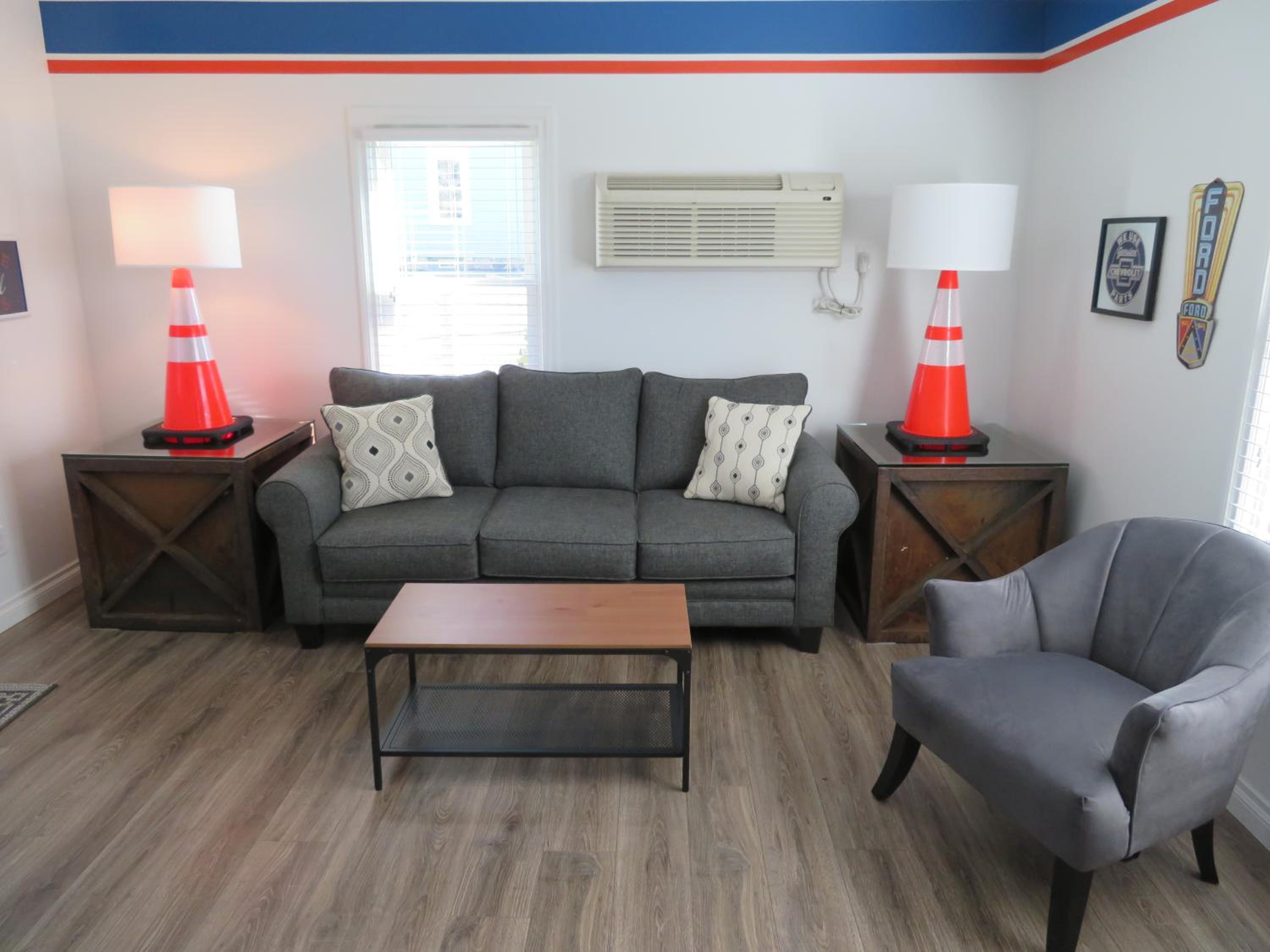 Deluxe Queen Suite - Photo 1