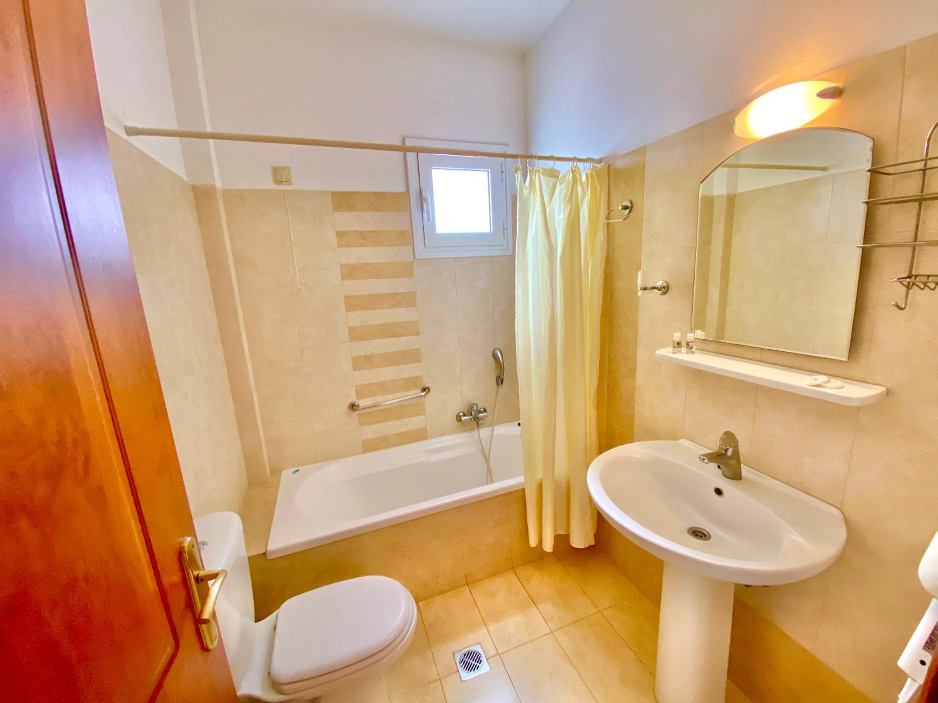 Deluxe Quadruple Room - Photo 6