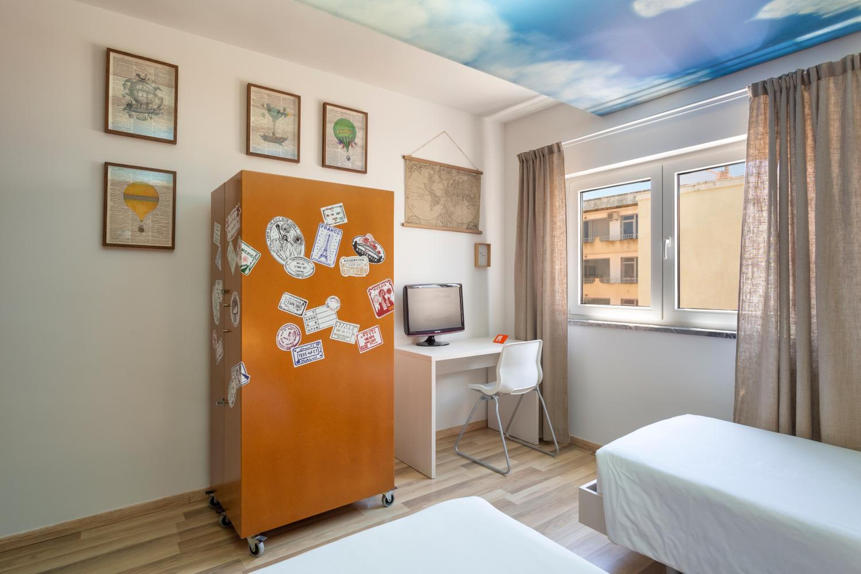 Themed Twin Room - Around the World - Photo 1