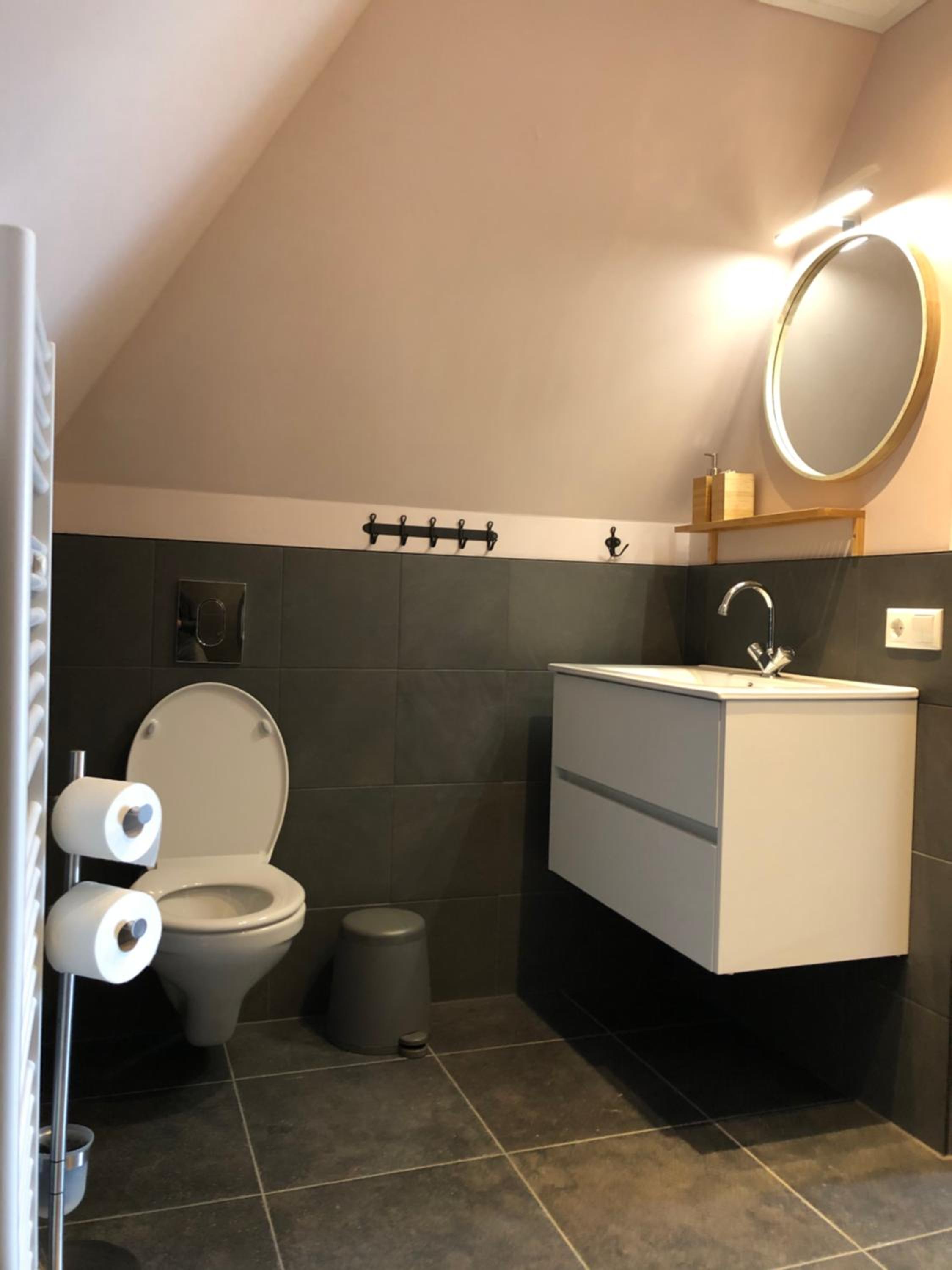 Deluxe Room (2 Adults + 1 Child) - Photo 4