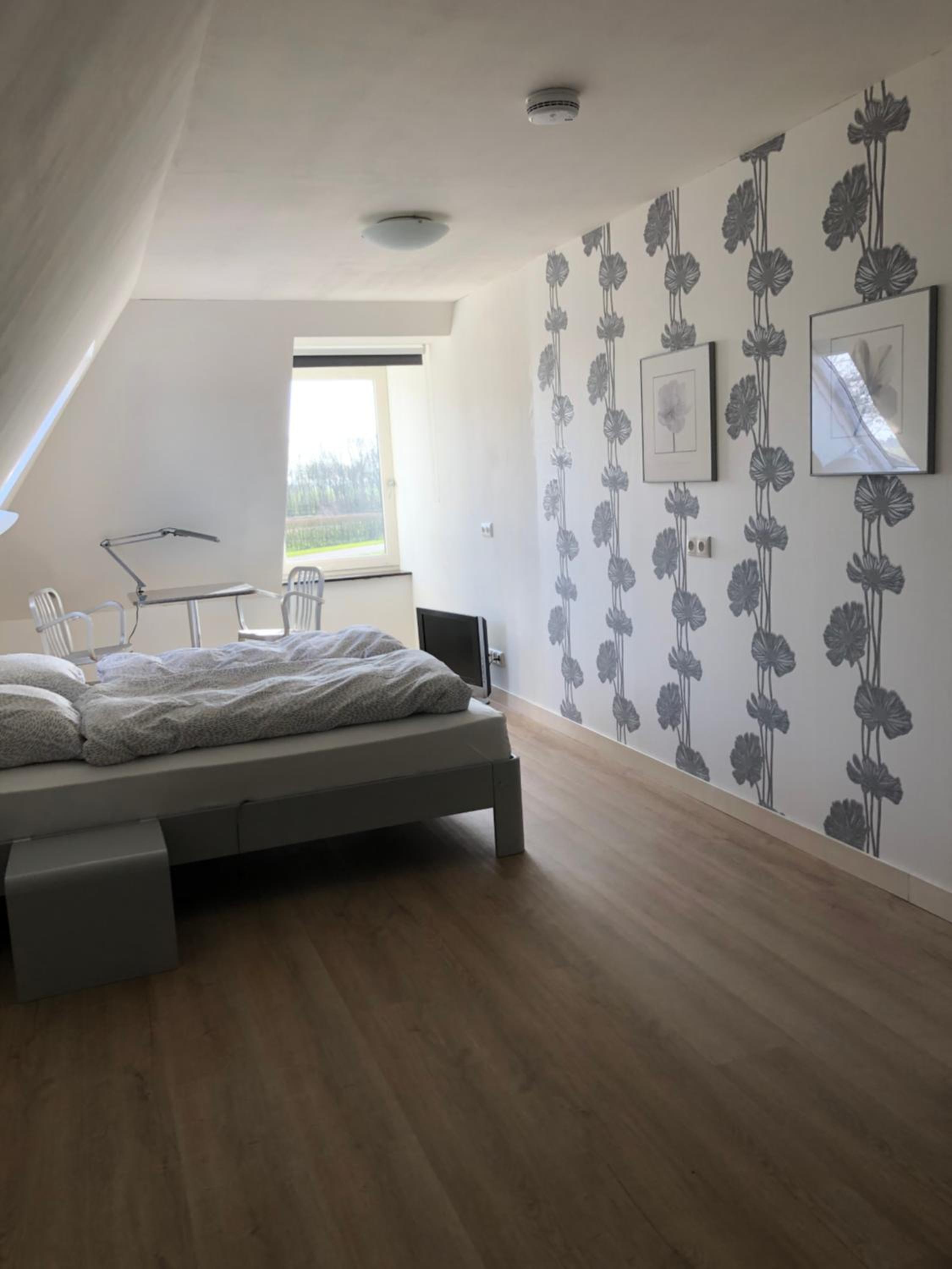 Deluxe Room (2 Adults + 1 Child) - Photo 1