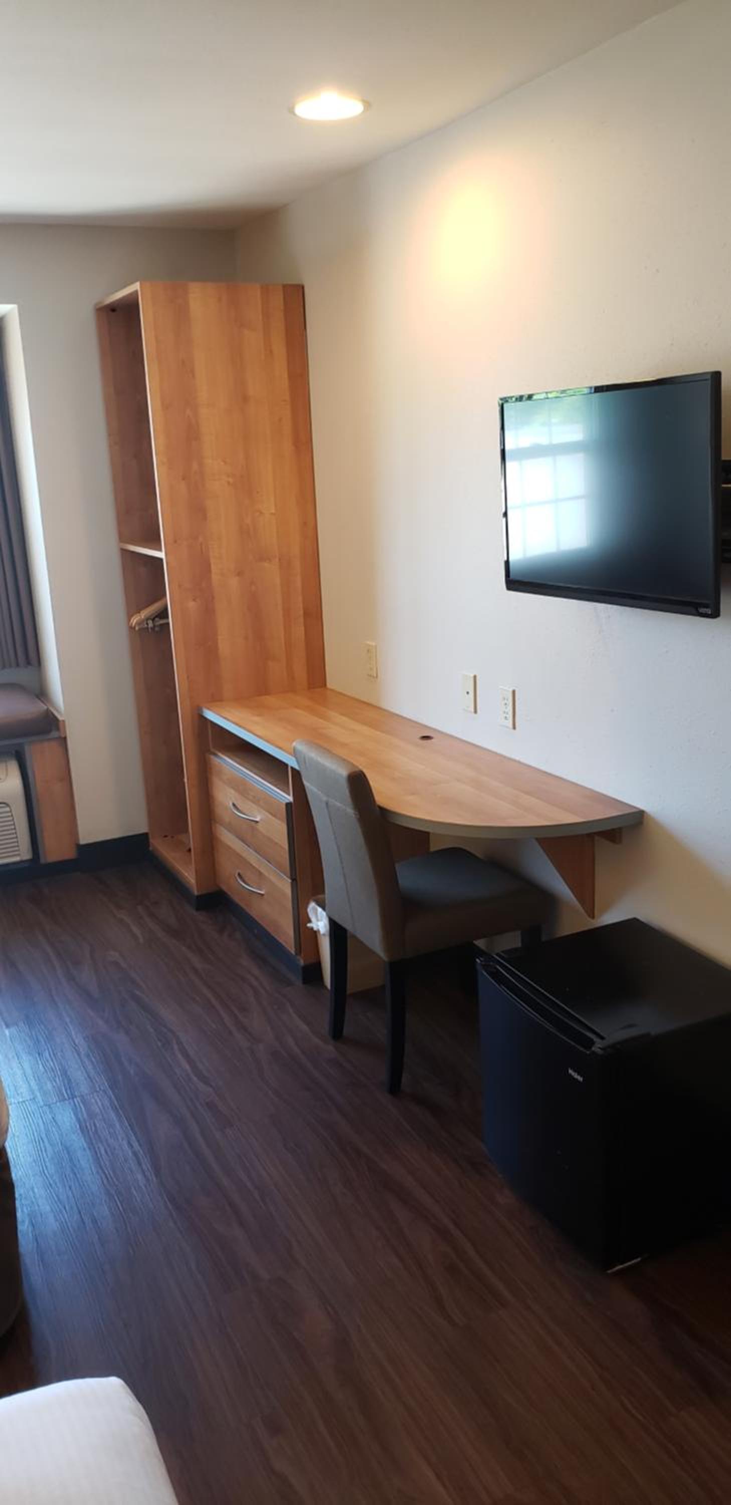 Queen Room with Two Queen Beds - Disability Access/Non-Smoking - Photo 5