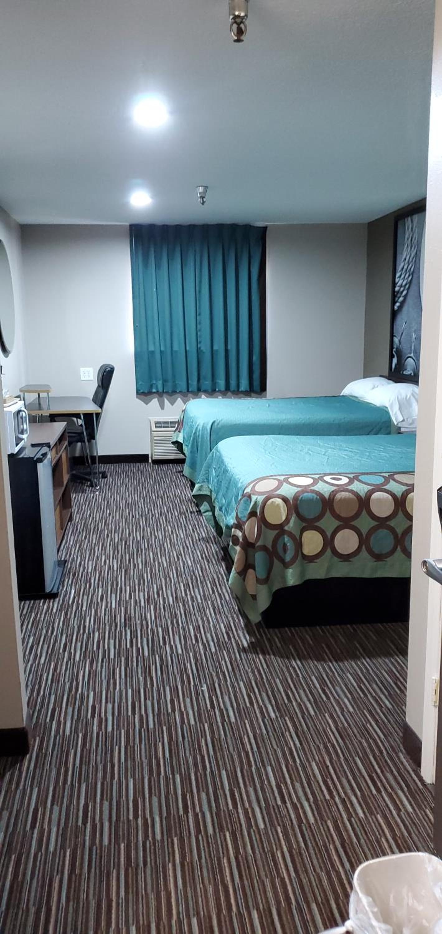Deluxe Double Room with Two Double Beds - Non-Smoking - Photo 2