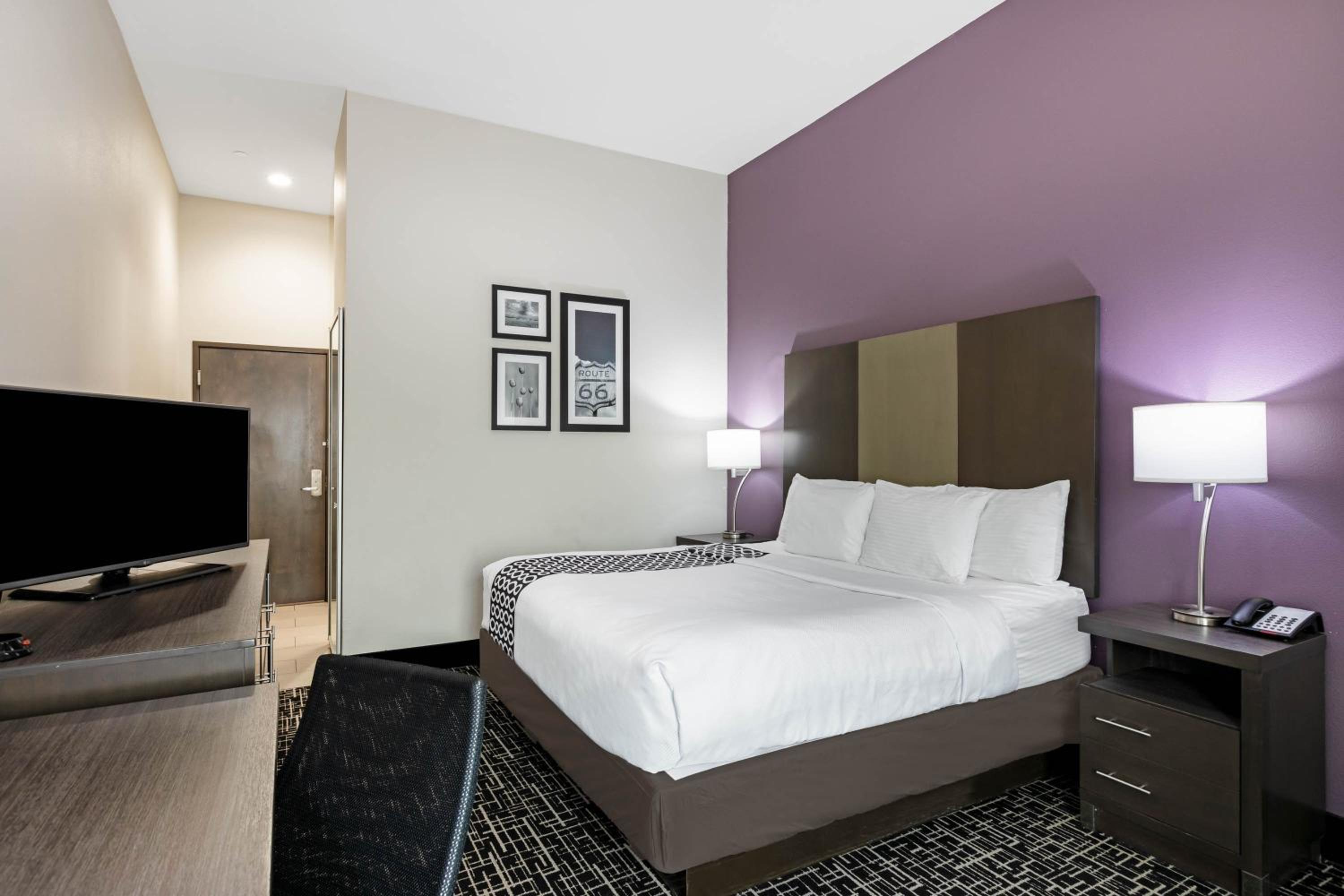 King Room with Tub - Disability Access/Non Smoking photo 1