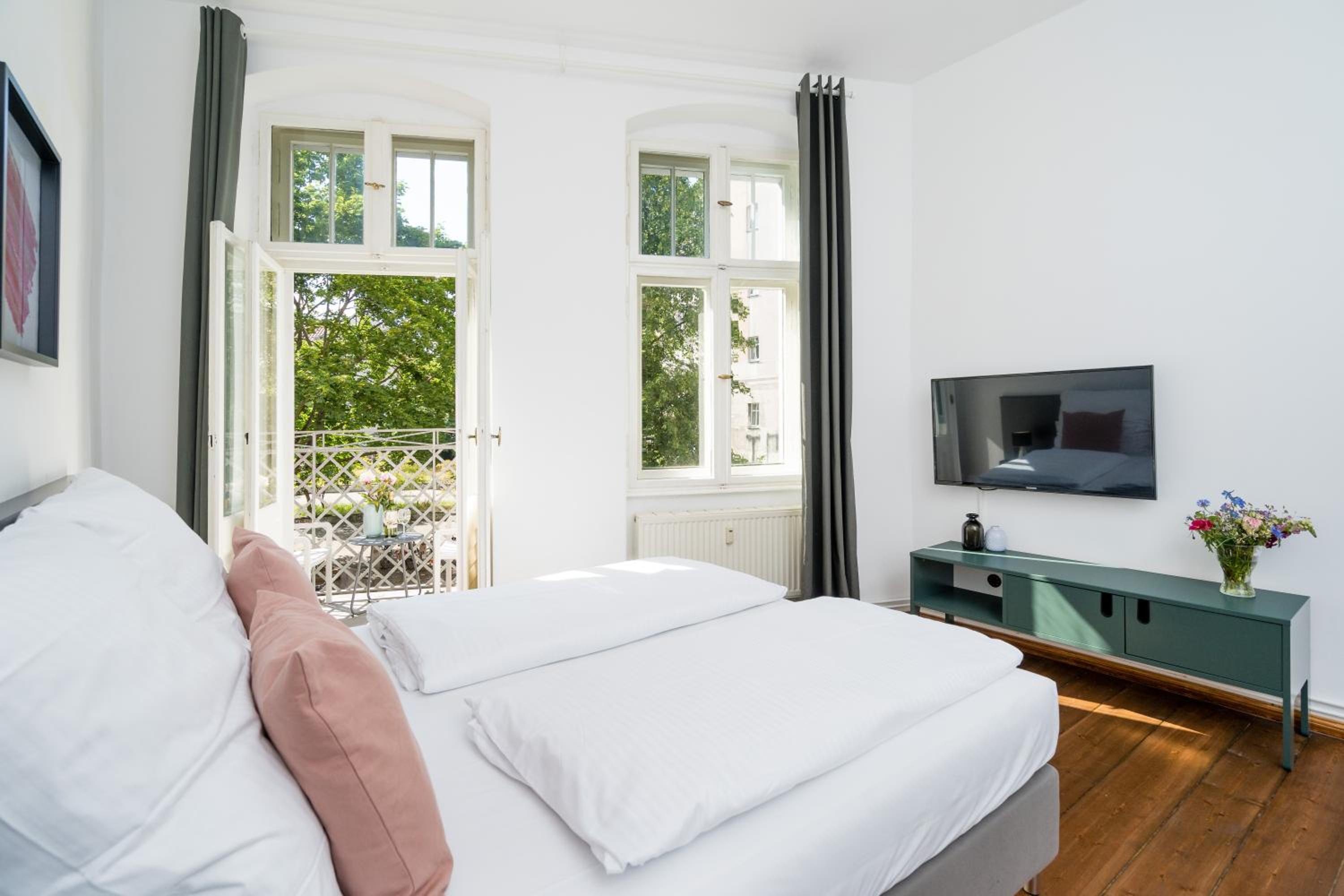 One-Bedroom Apartment with Balcony photo 3