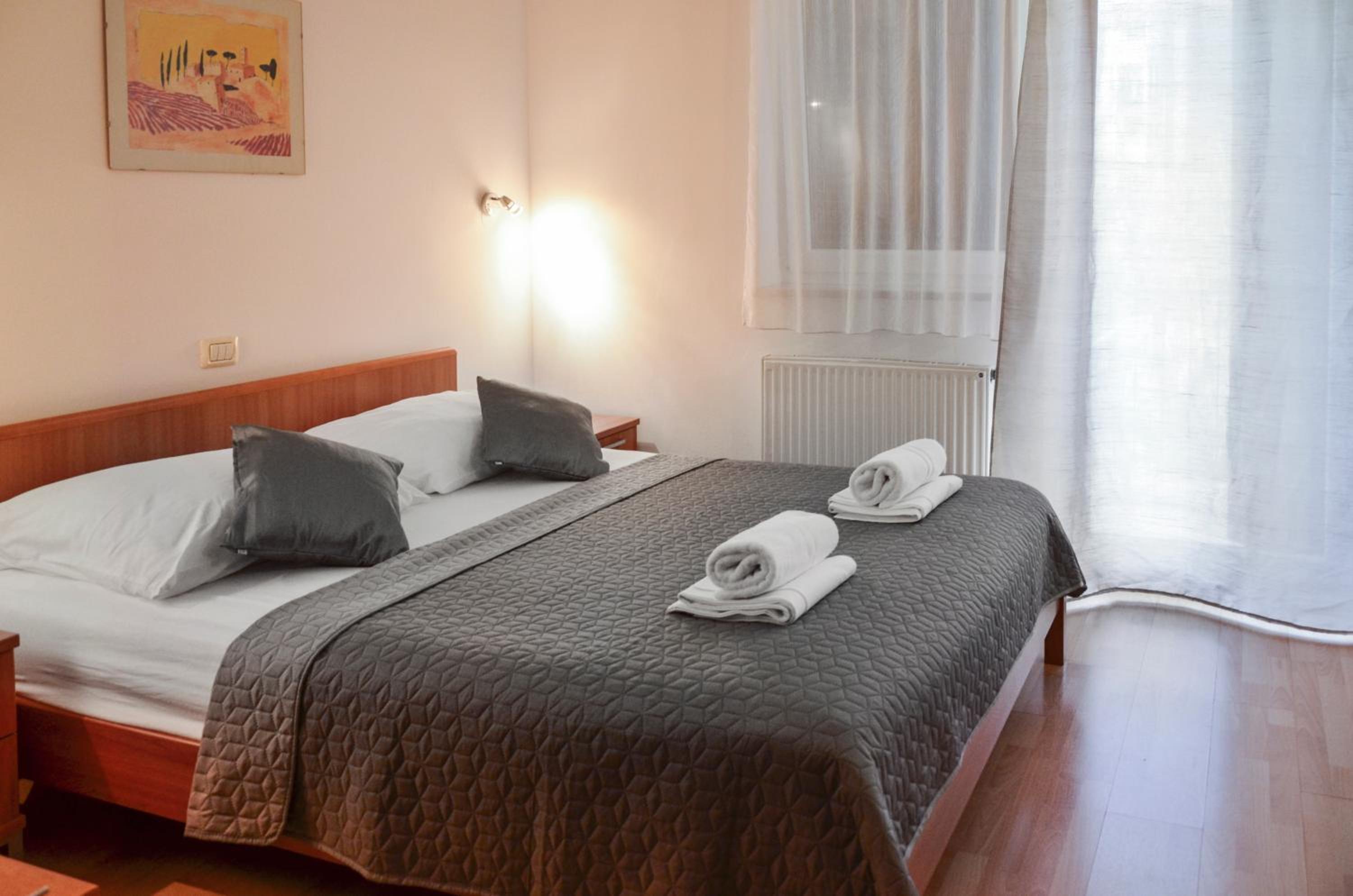 Double Room - Photo 5