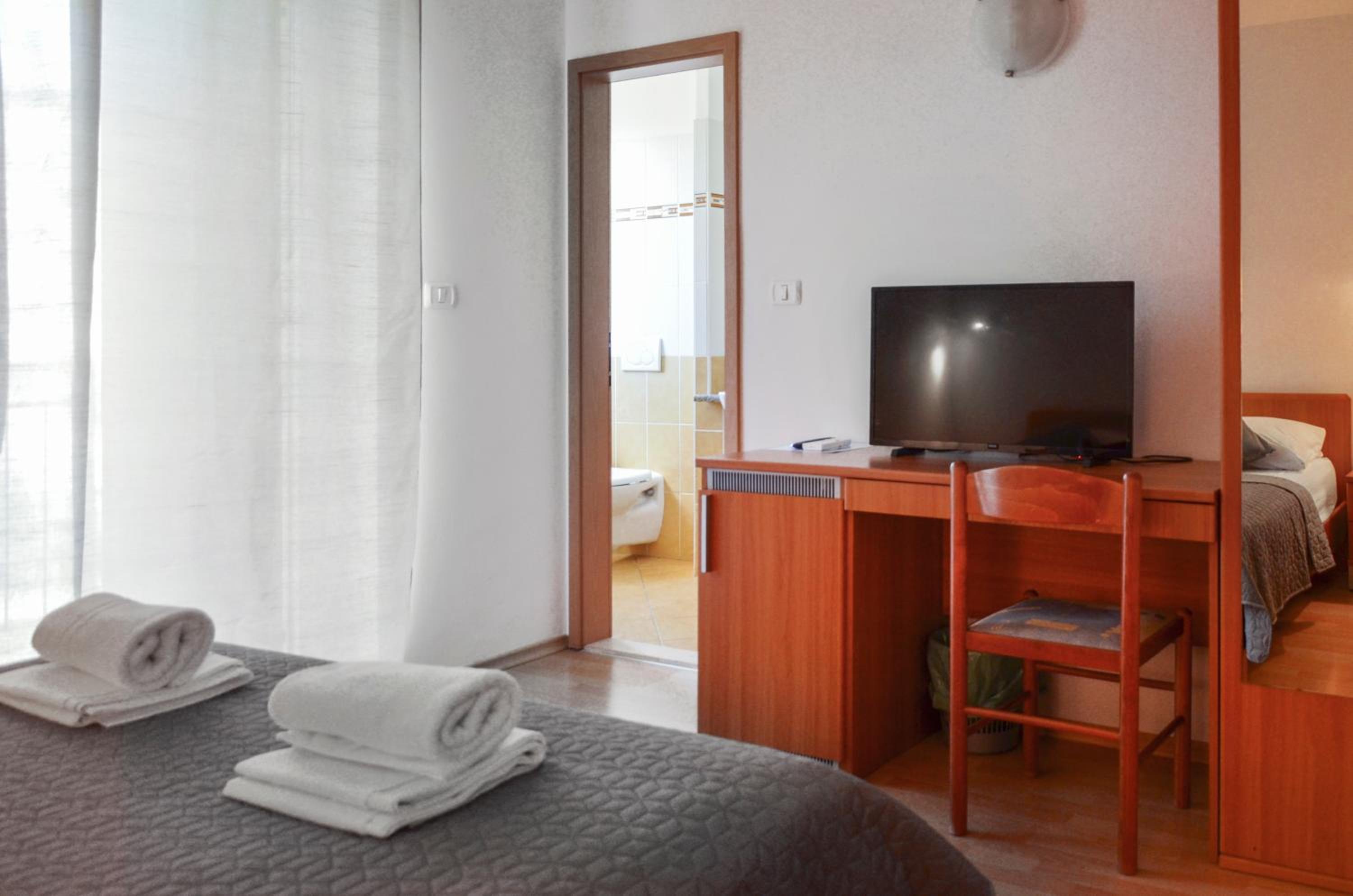 Double Room - Photo 6