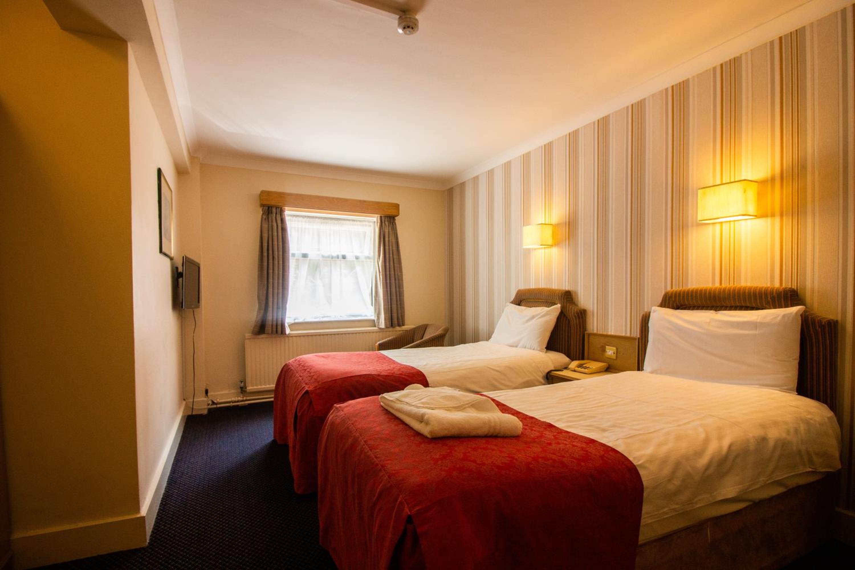 Twin Room - Photo 2