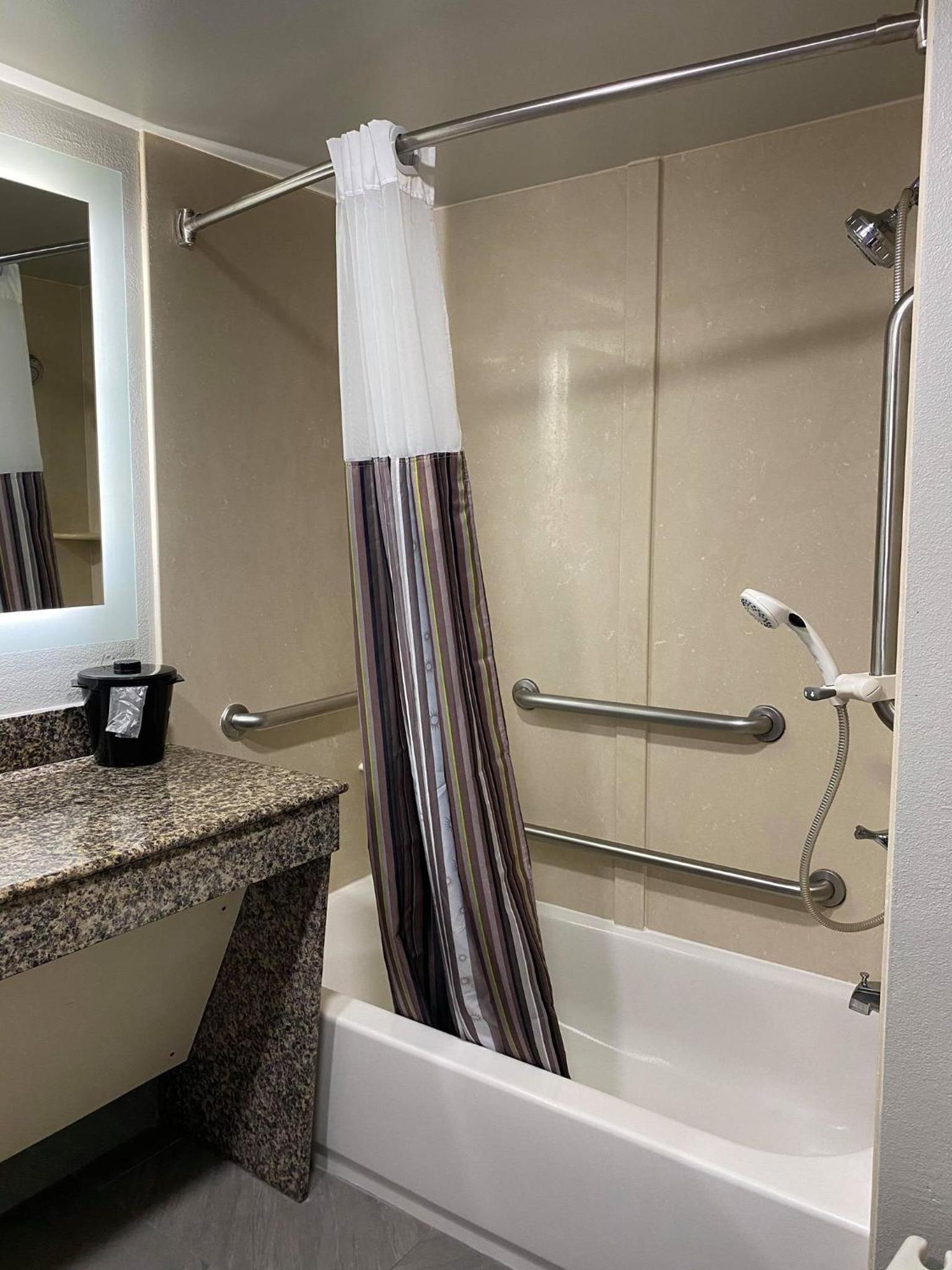 Queen Room with Two Queen Beds - Mobility Access - Photo 6