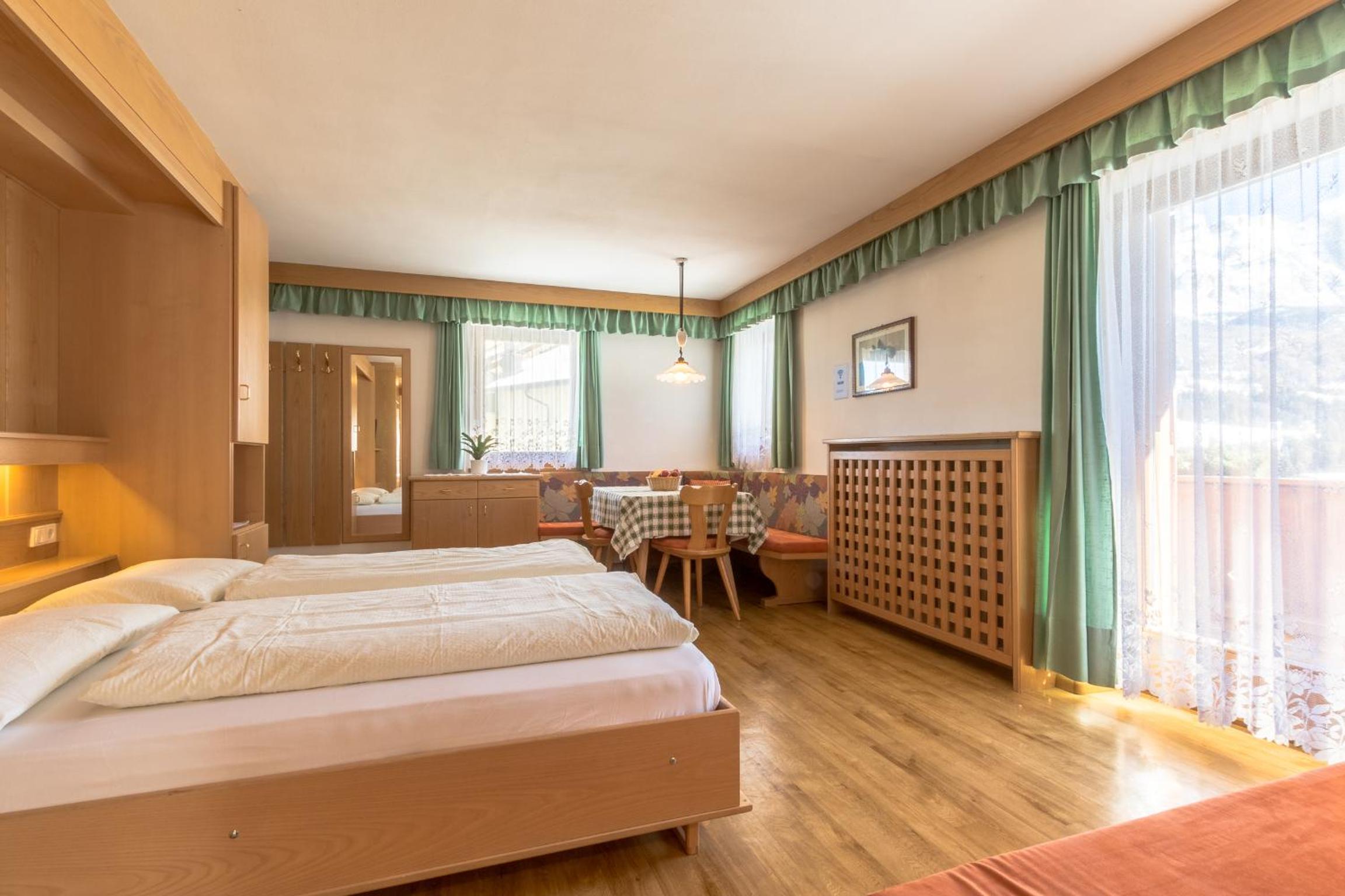 Apartment with Mountain View