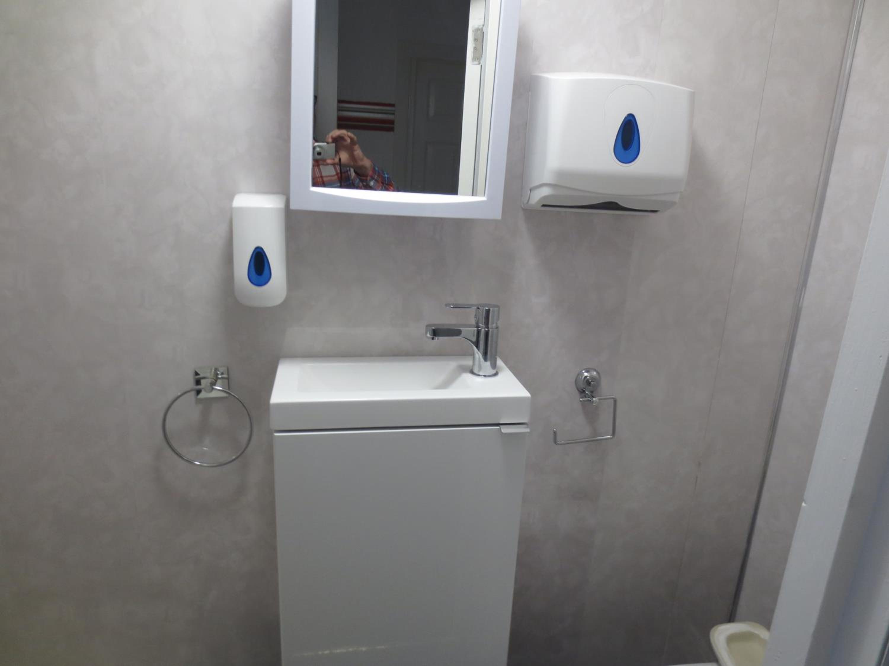Triple Room with Private Bathroom - Photo 10