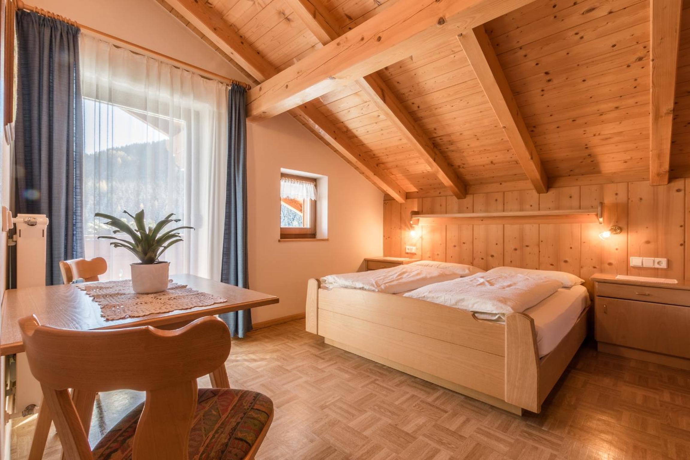 Apartment with Mountain View