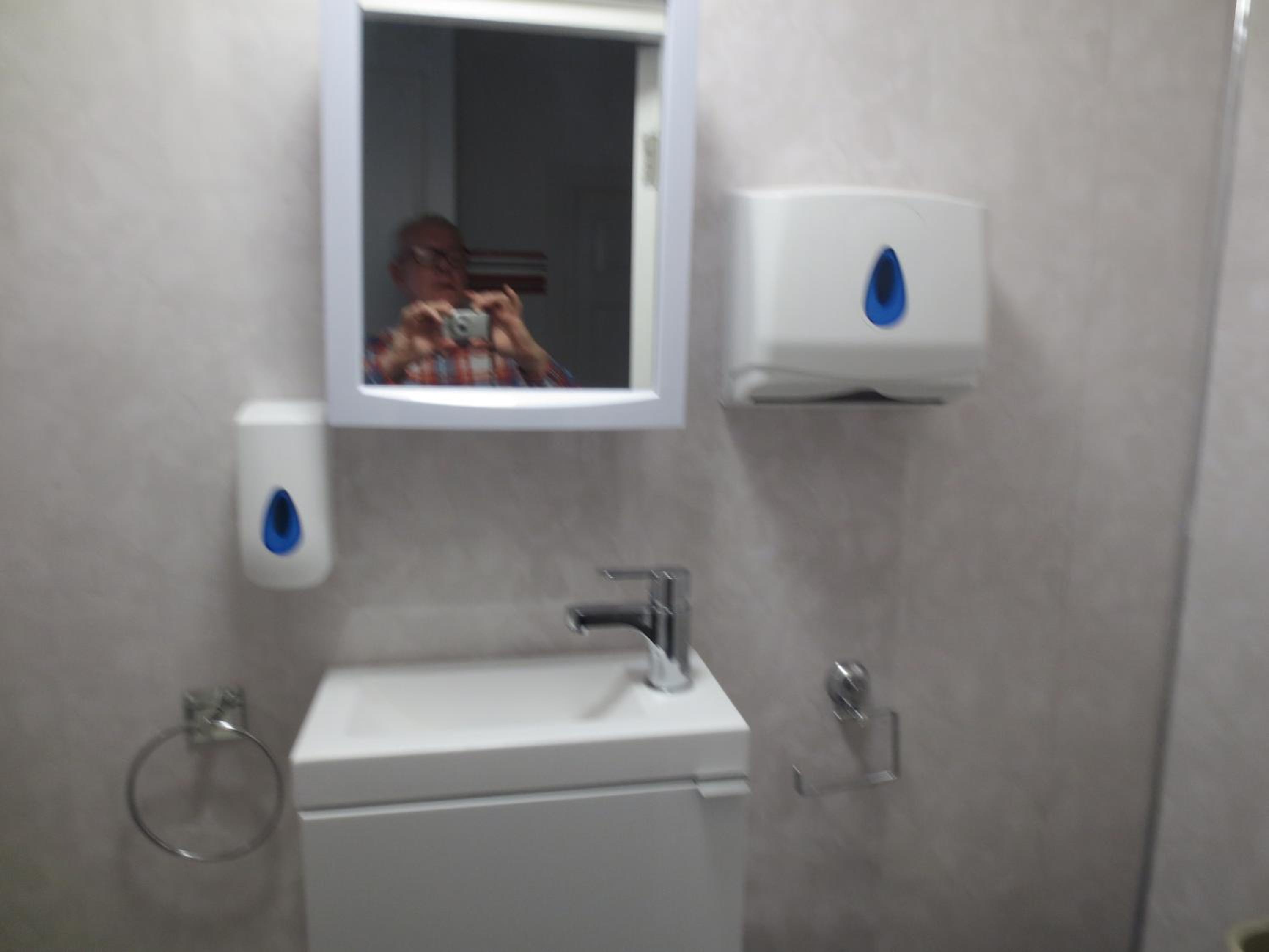 Triple Room with Private Bathroom - Photo 8