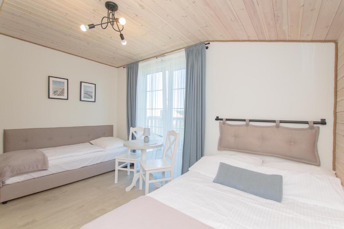 Triple Room with Bathroom photo 2