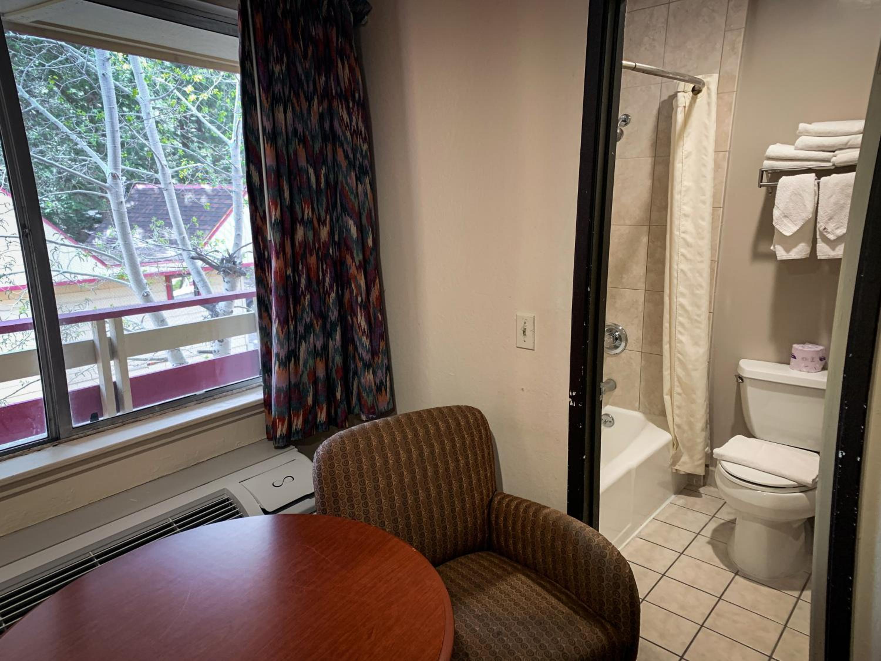 Queen Room - Photo 5