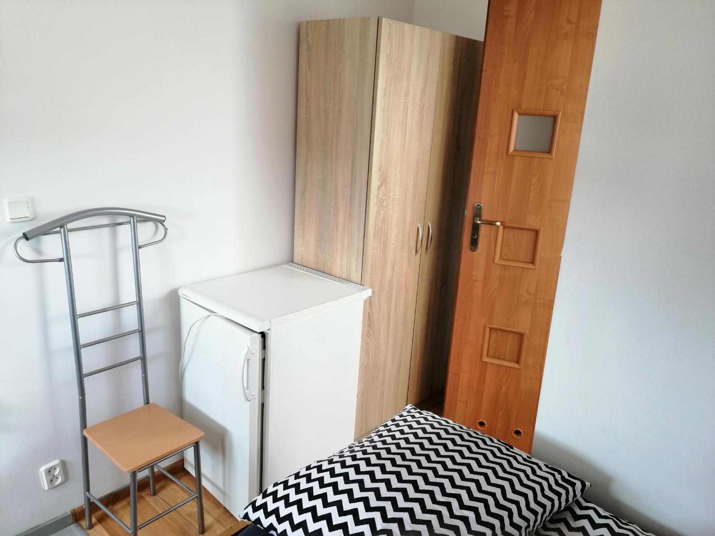 Standard Twin Room - Photo 4