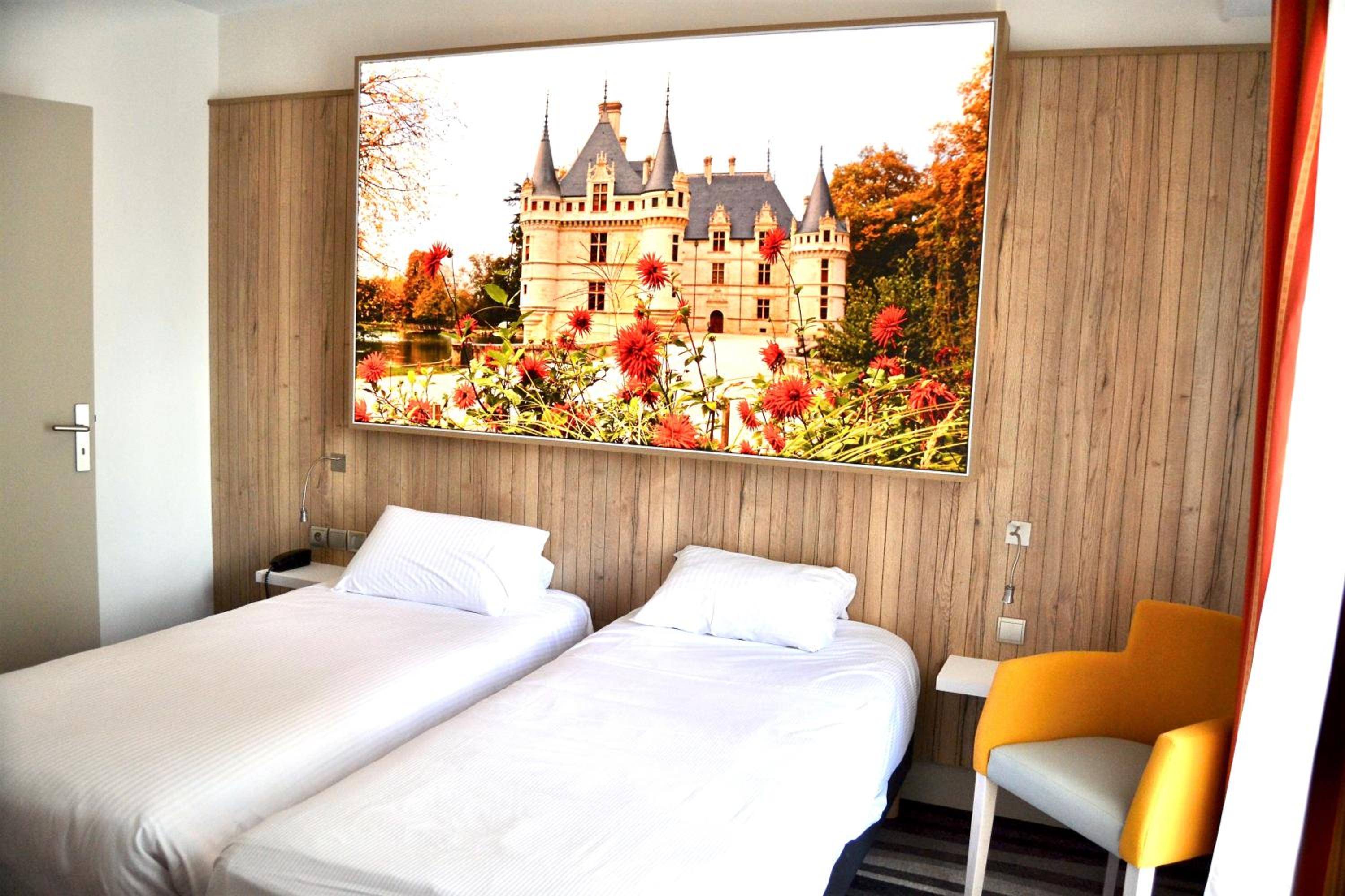 2 Single Beds - Photo 1