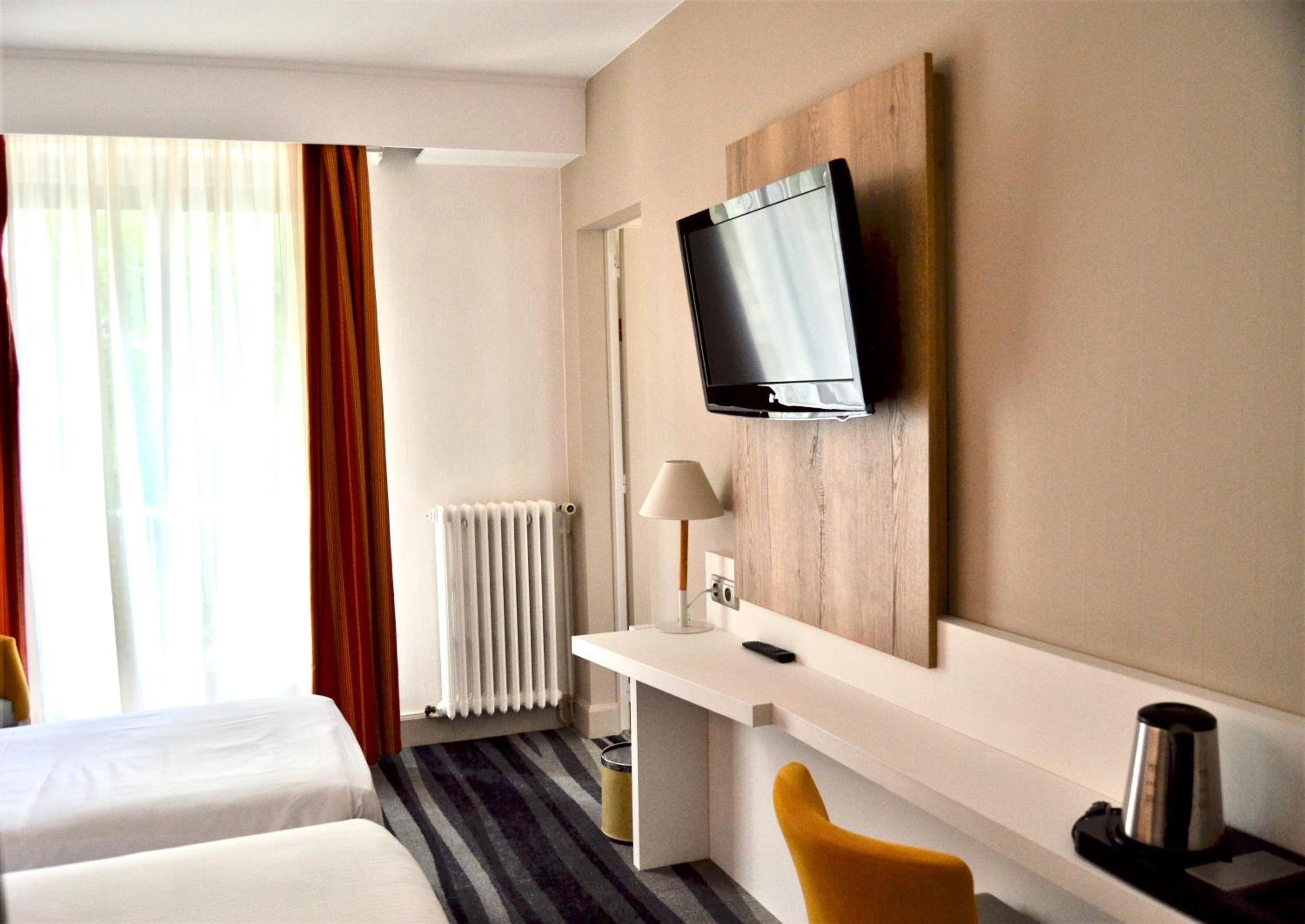 2 Single Beds - Photo 3