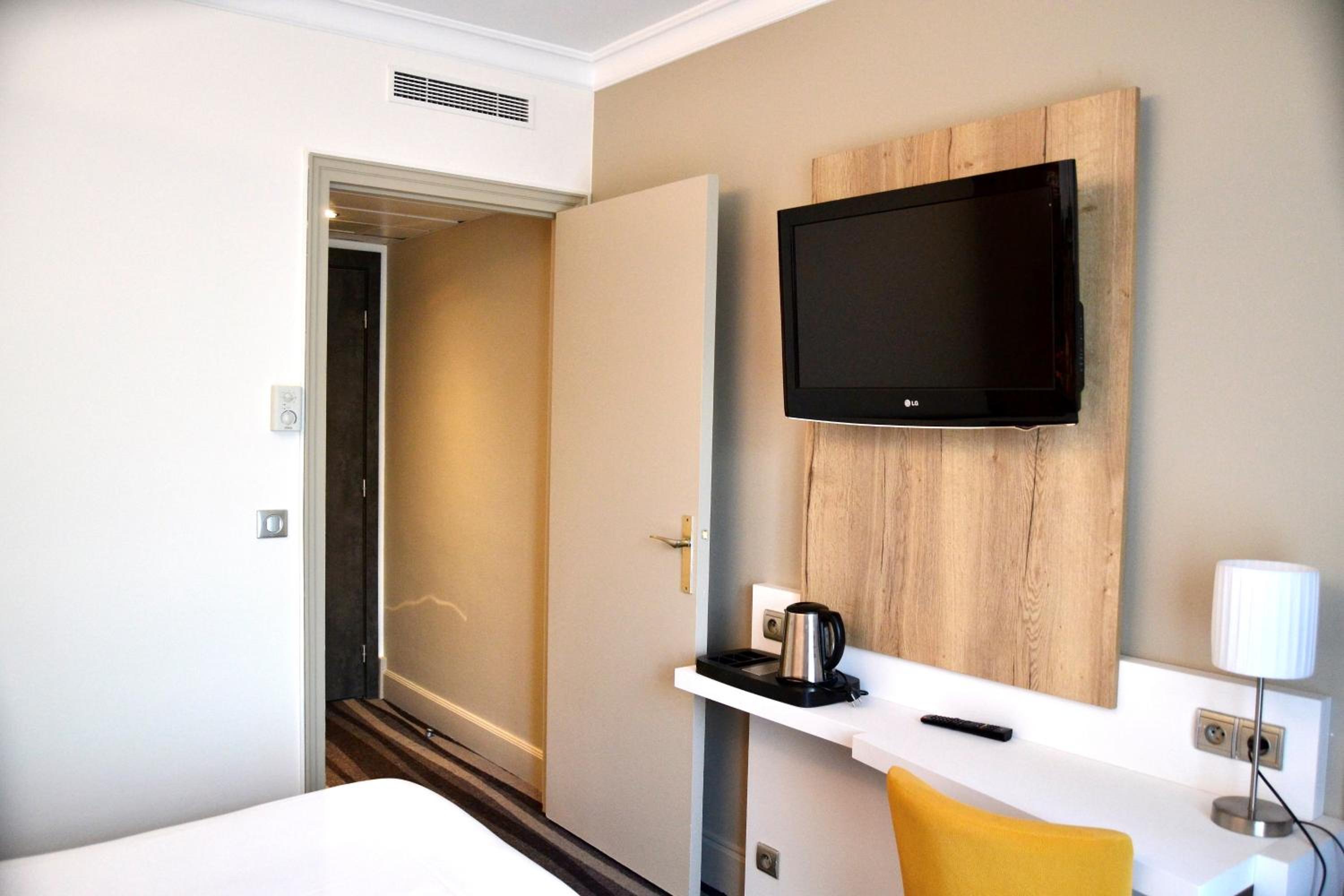 1 Double Bed - Photo 4