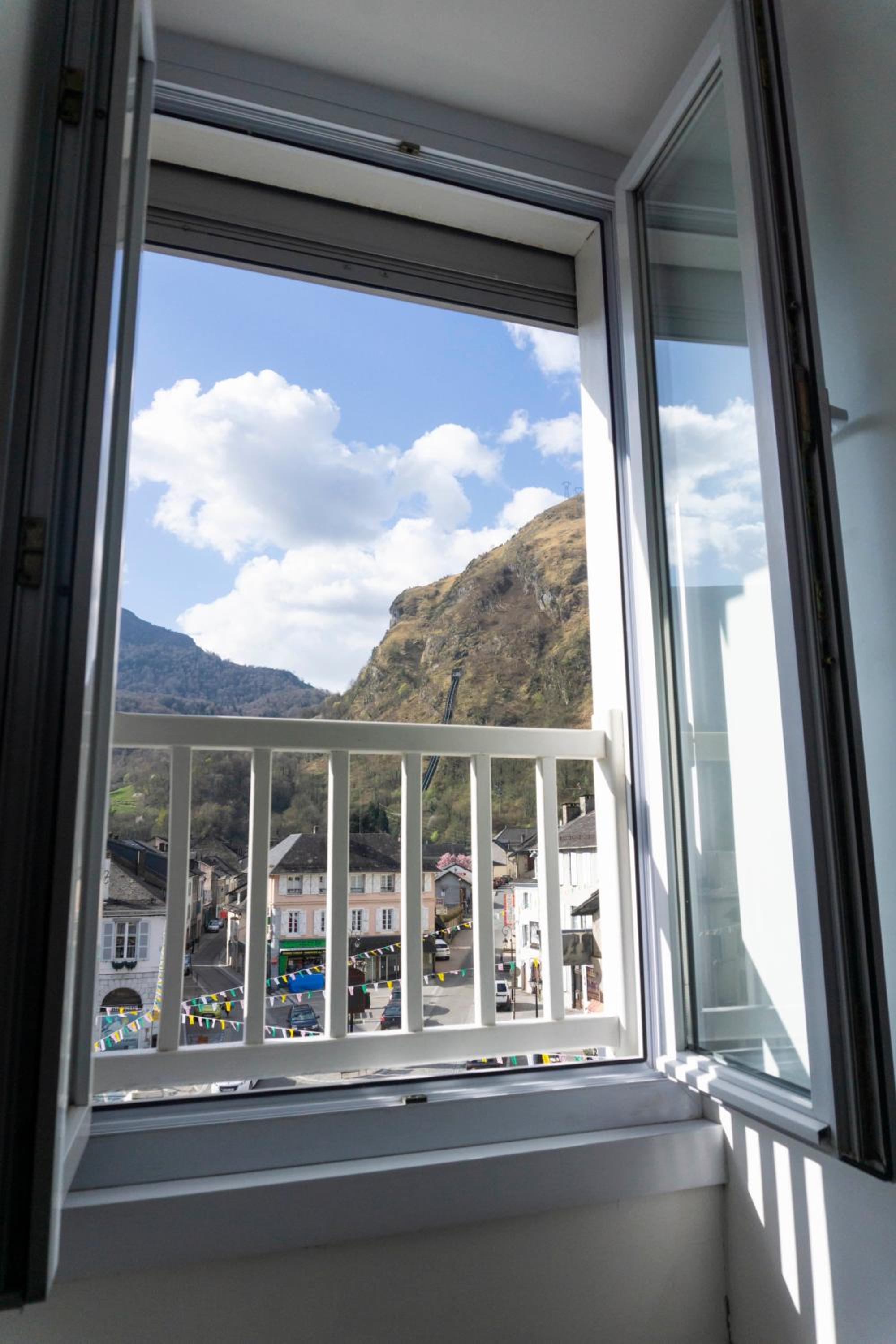 Twin Room with Mountain View photo 1