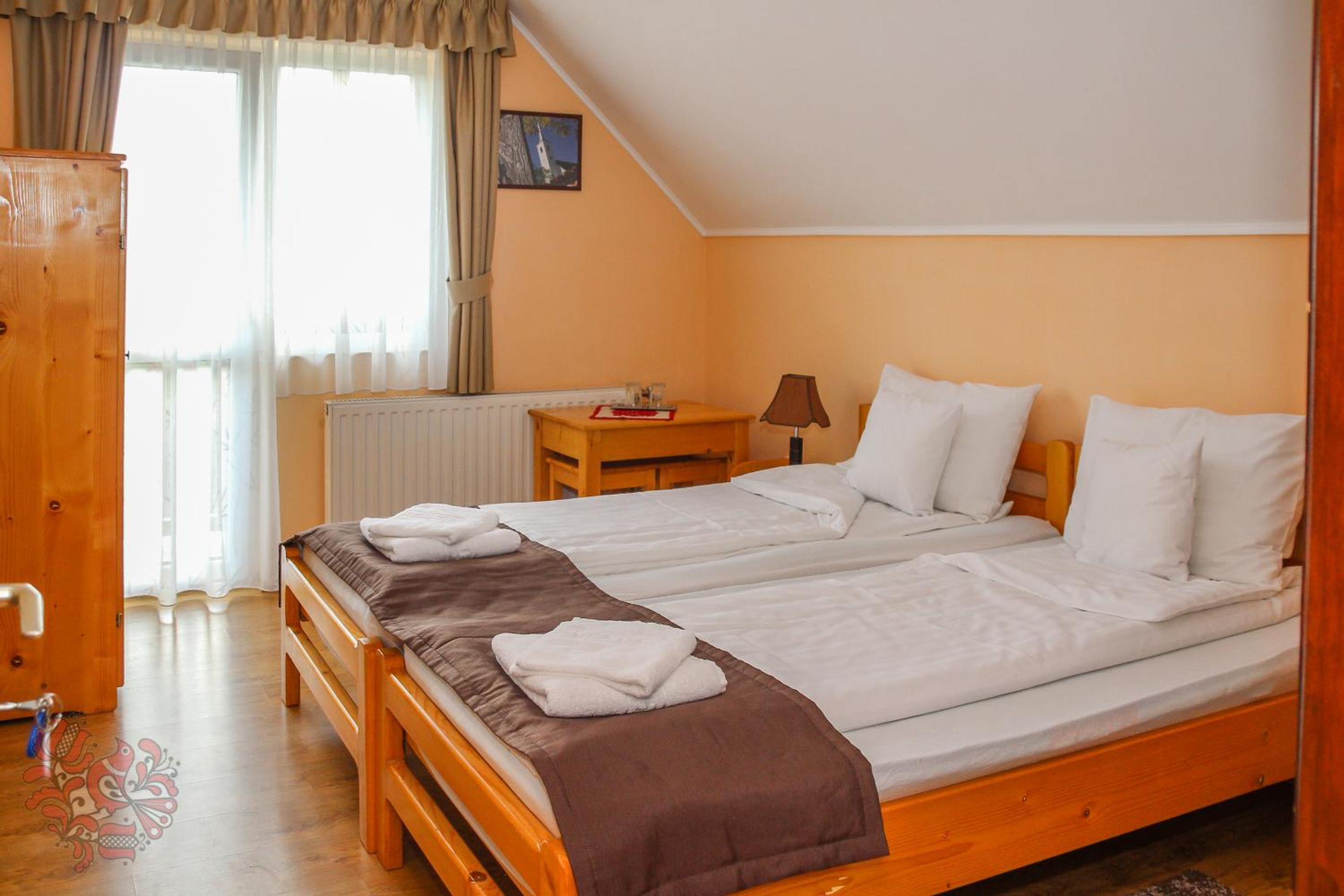 Double or Twin Room with Mountain View - Photo 1