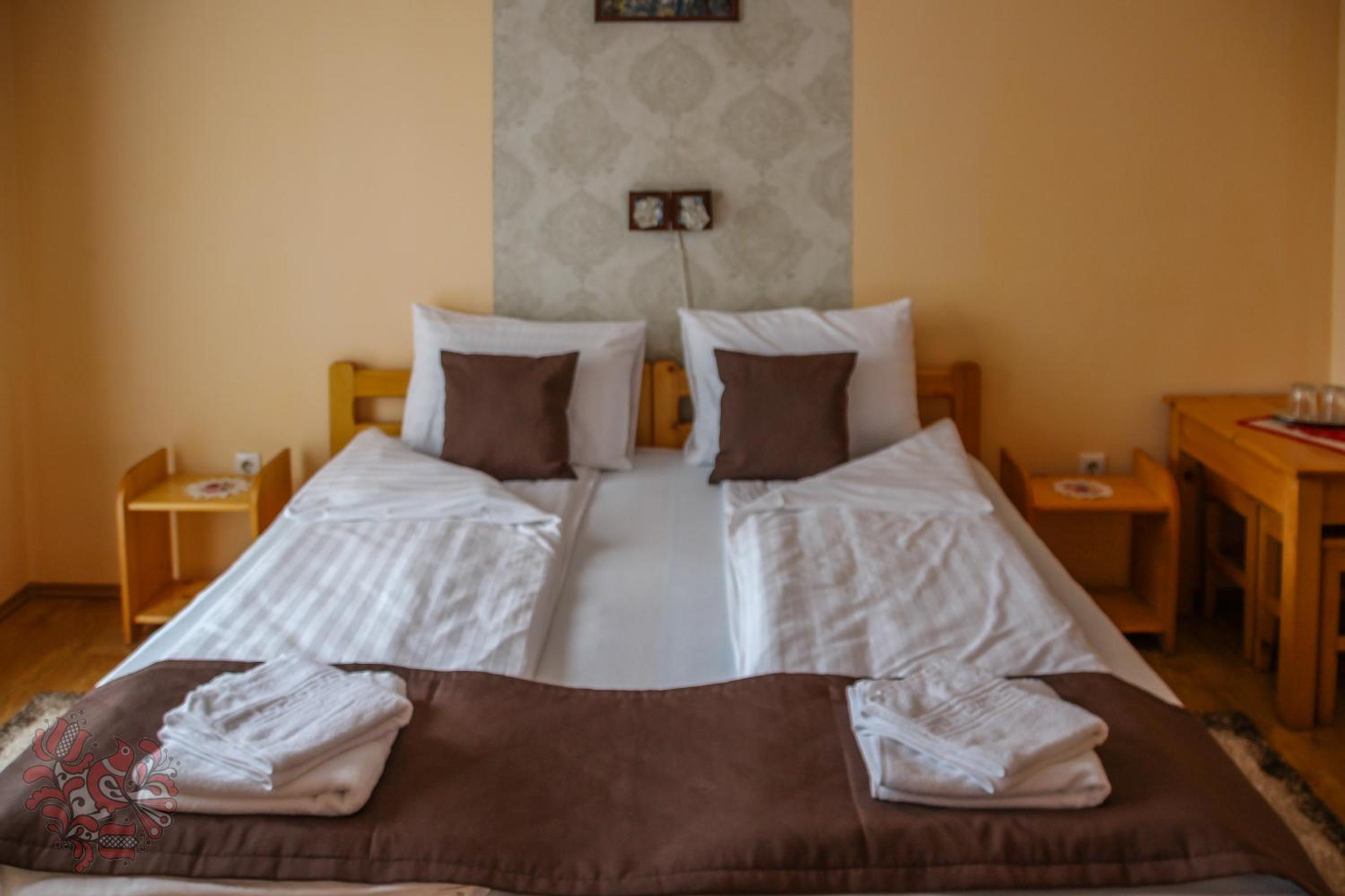 Double or Twin Room with Mountain View - Photo 3
