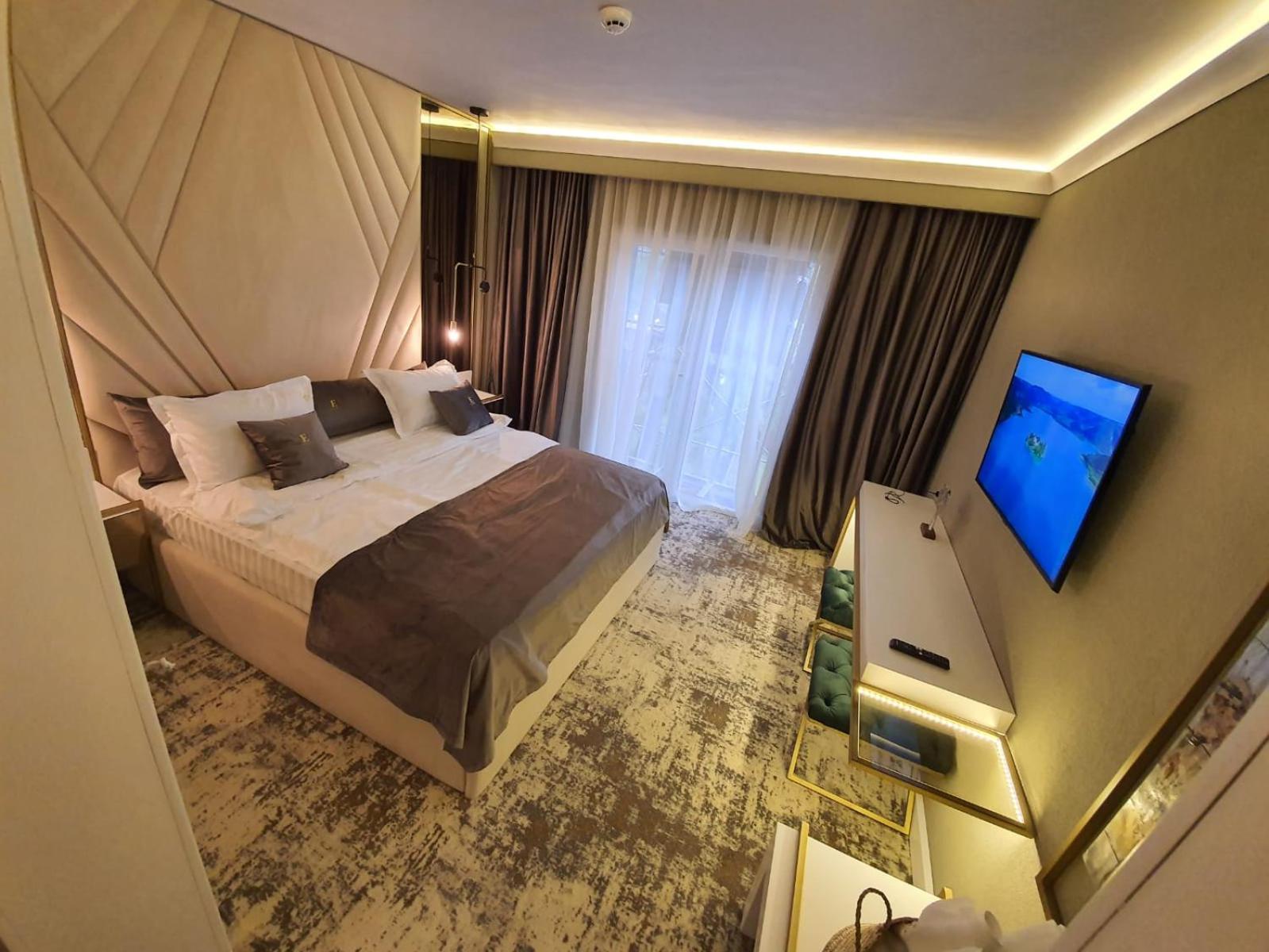 Double Room - Photo 7