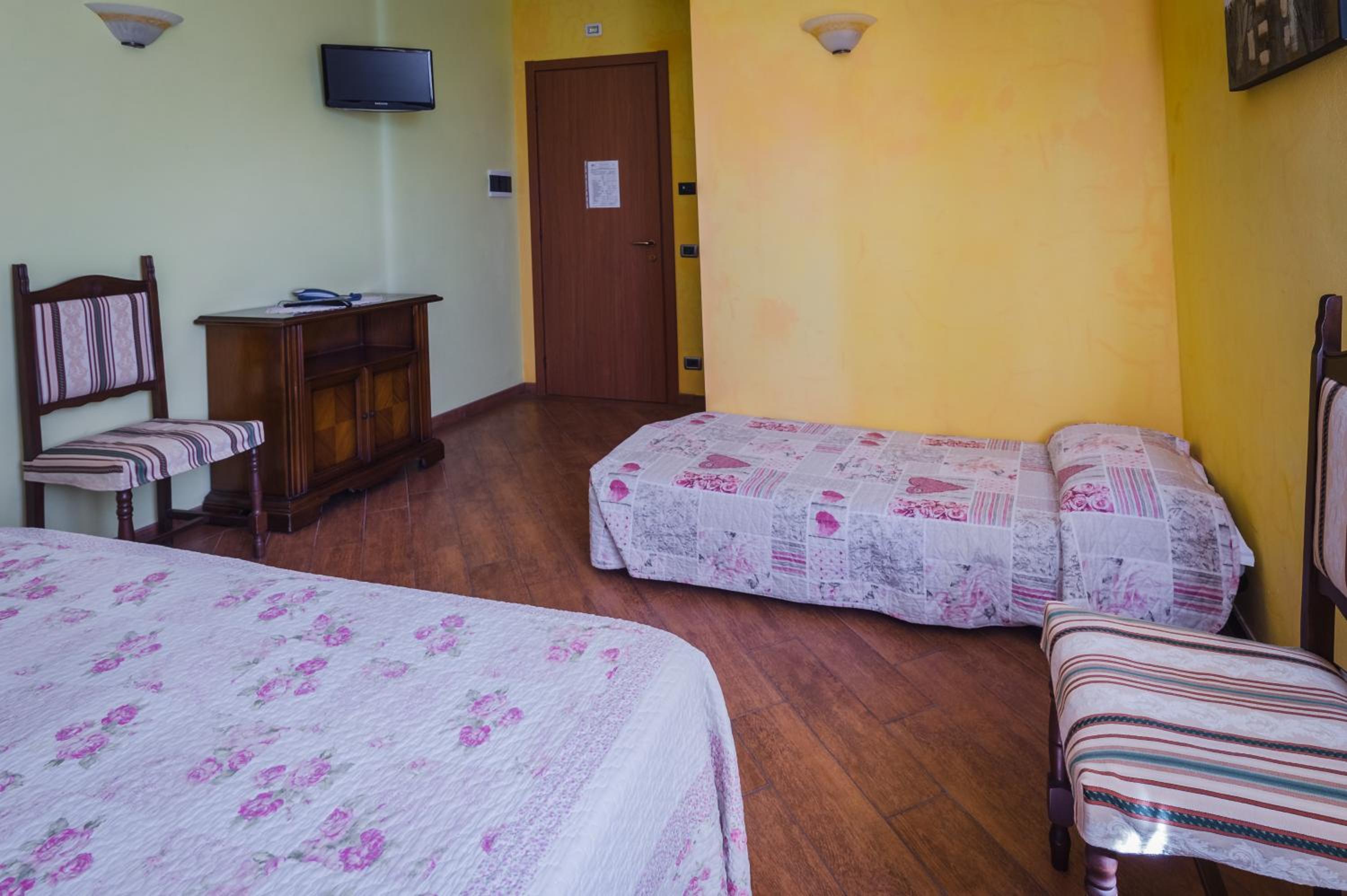 Triple Room with Private Bathroom photo 1