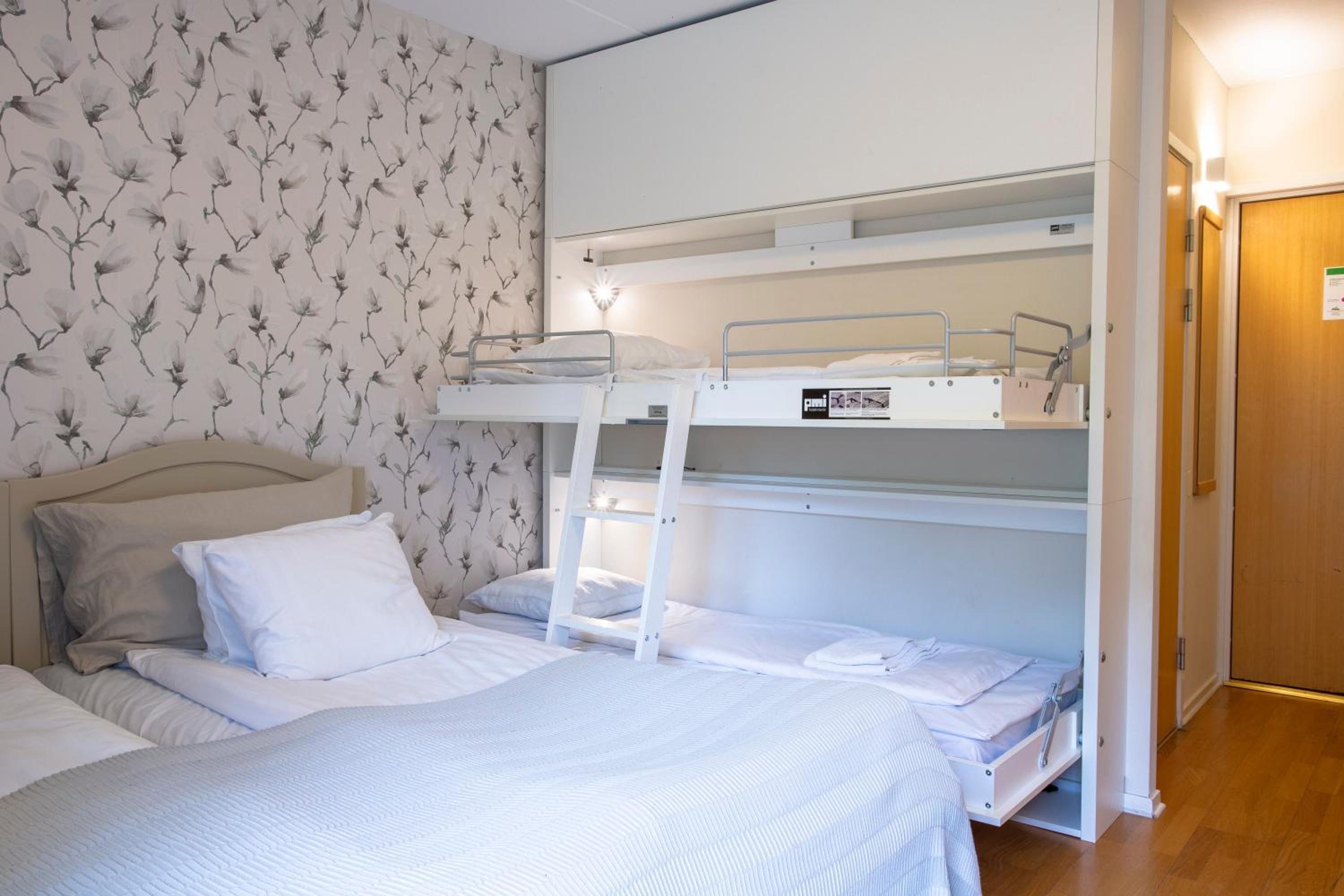 Family Room (2 Adults + 2 Children)